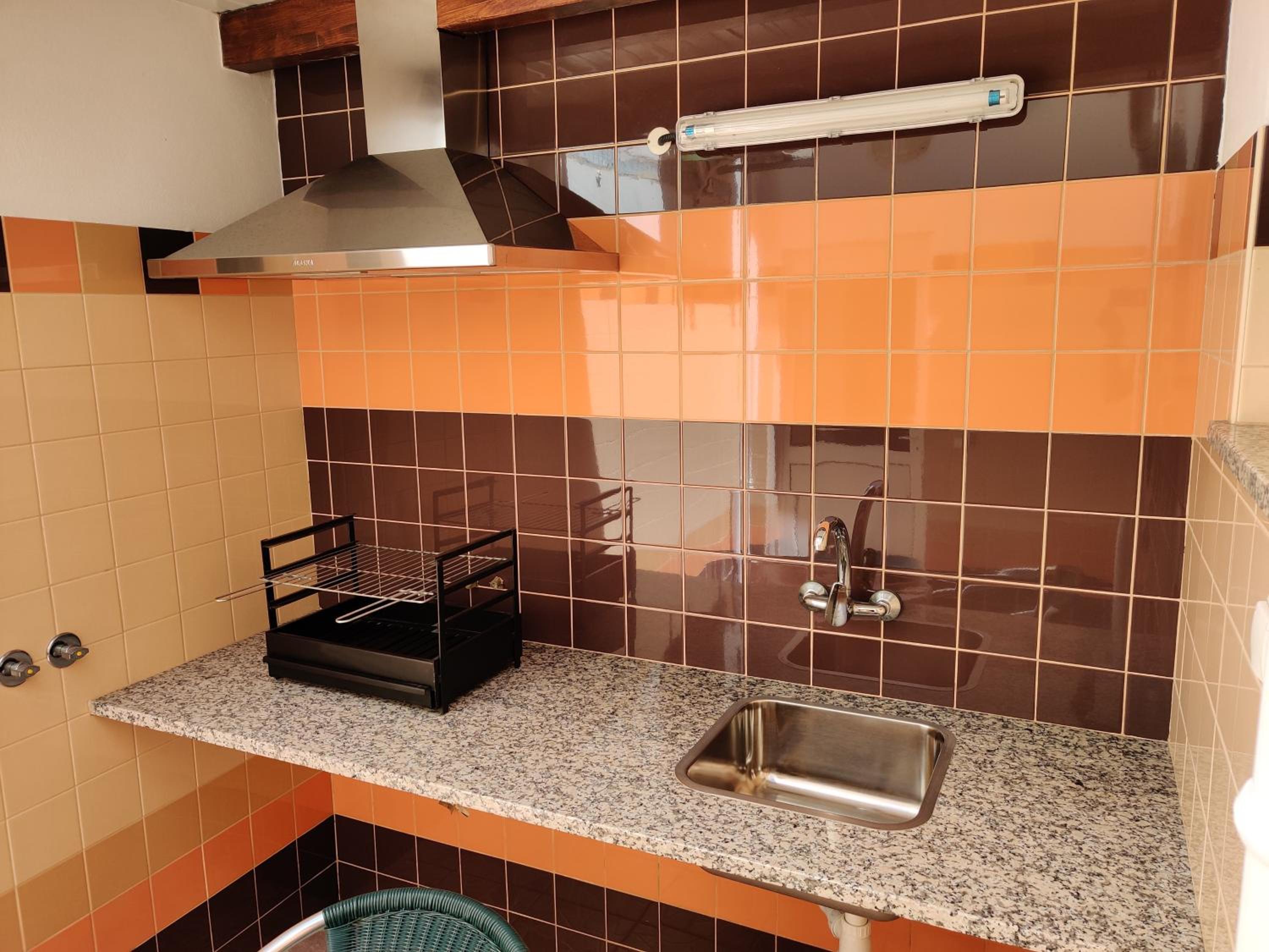 Casinha Azul en Lagos — kitchen