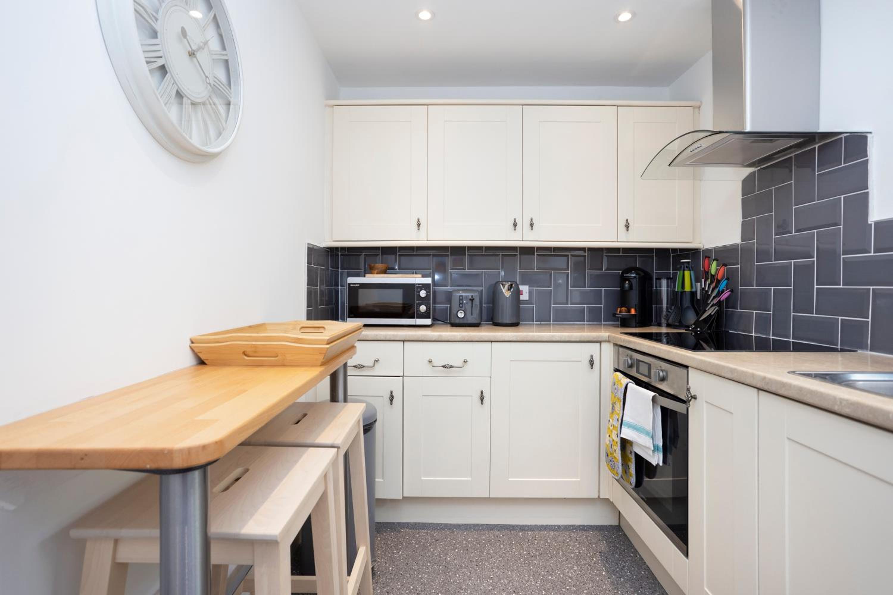 JOIVY Elegant New Town Flat near Princes Street view 4