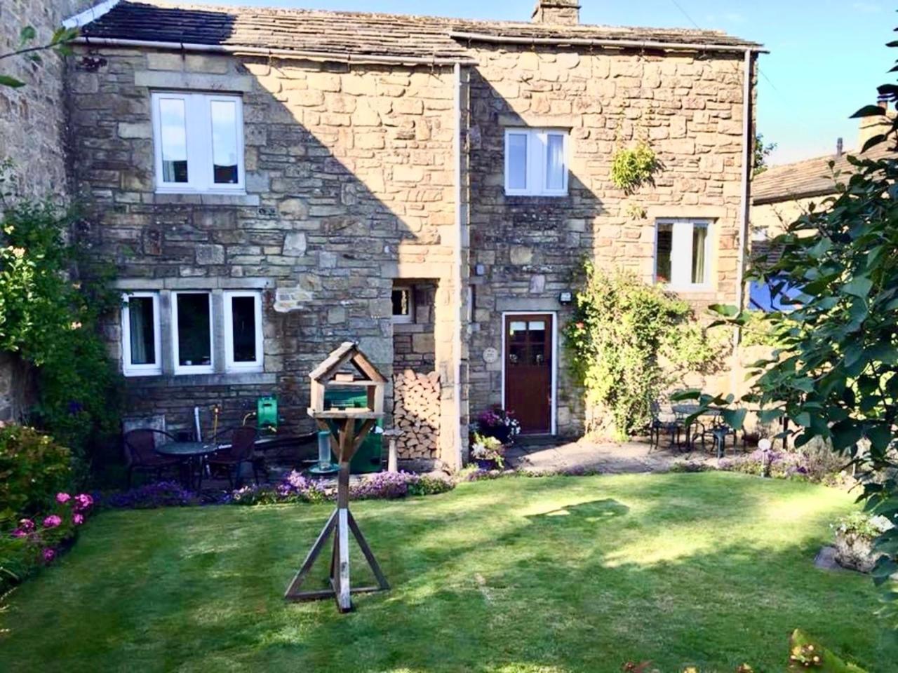 Bramble Cottage is a wonderful country cottage in the village of Hetton view 3