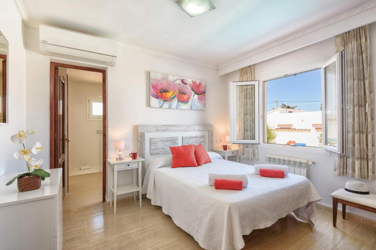Villa Yolanda - Cala'n Porter photo 4