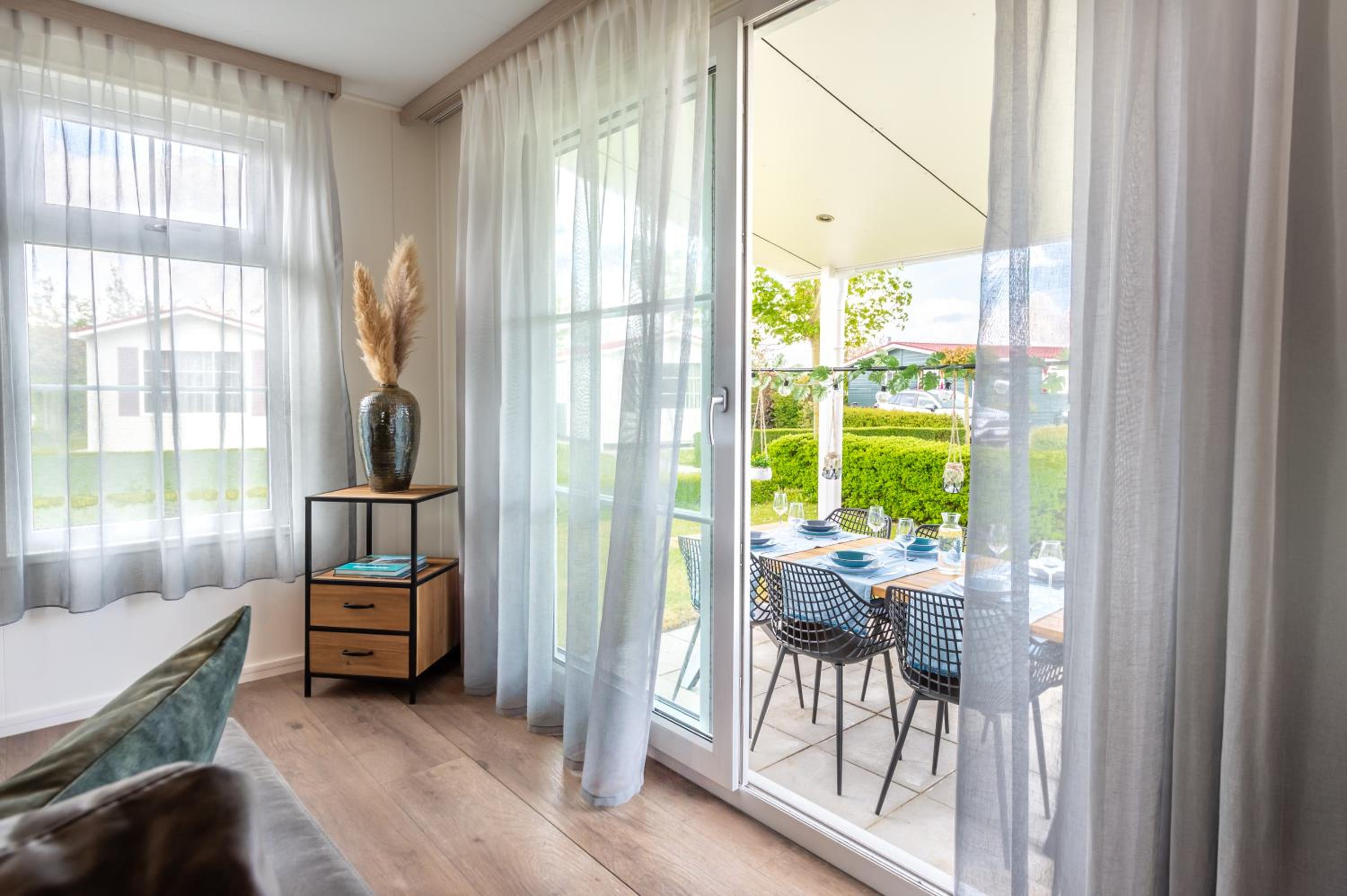 Luxe 5-persoons chalet op familiecamping view 4