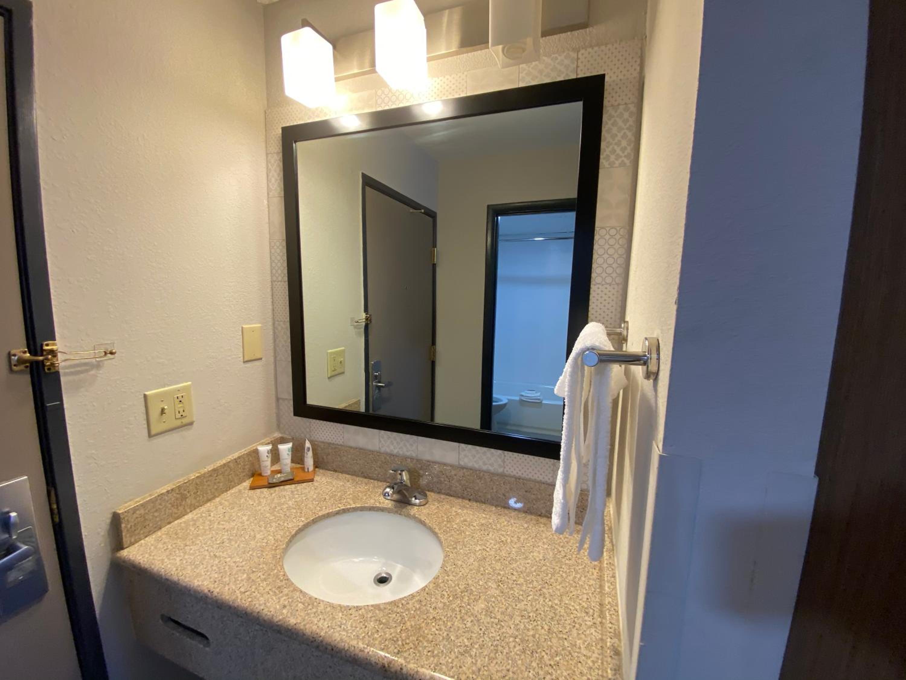 Dunn Vacations - Country Inn Suites by Radisson, Dunn, NC - Property Image 20