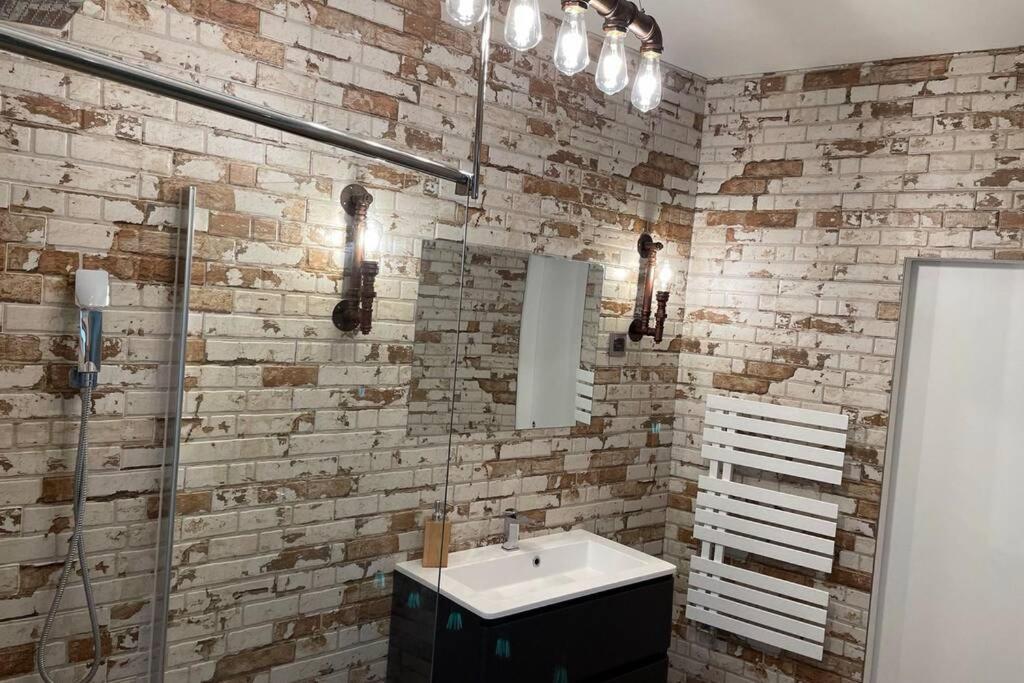 Newly renovated 2 rooms apartment downtown Nitra view 4