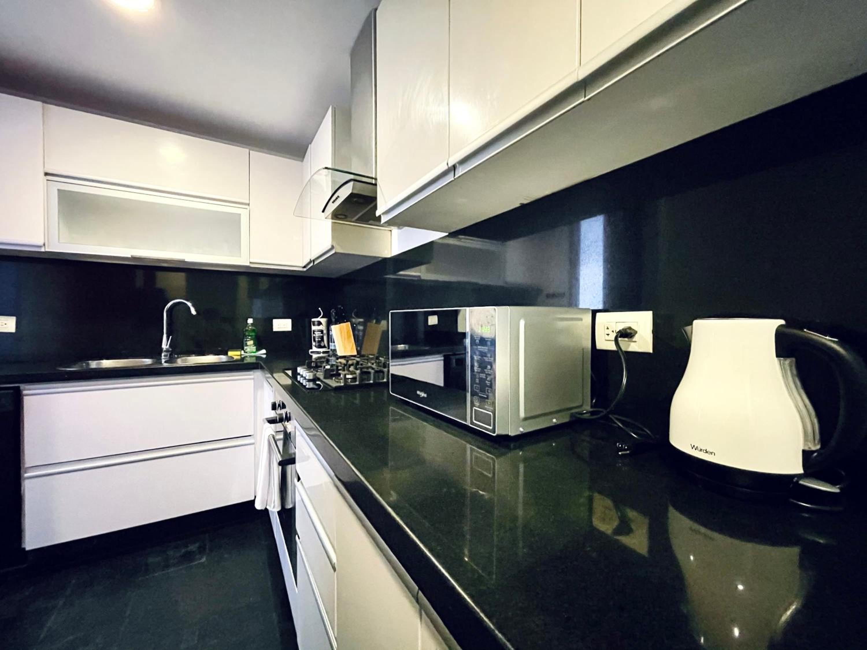 Spacious 3BR in Parque Virrey view 2