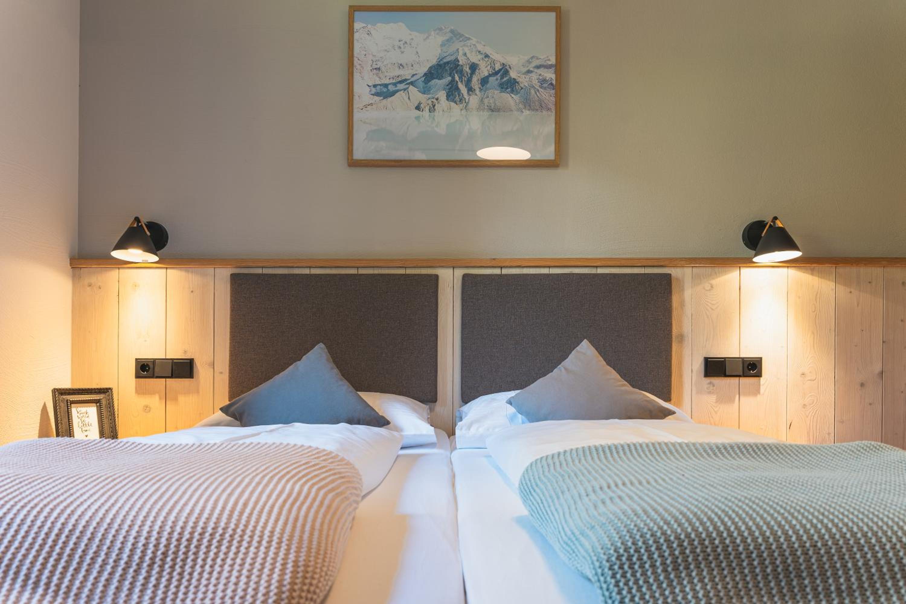 Dorfchalets & Apartments - in Kaprun centre including FREE entry Tauern Spa and Summer Card