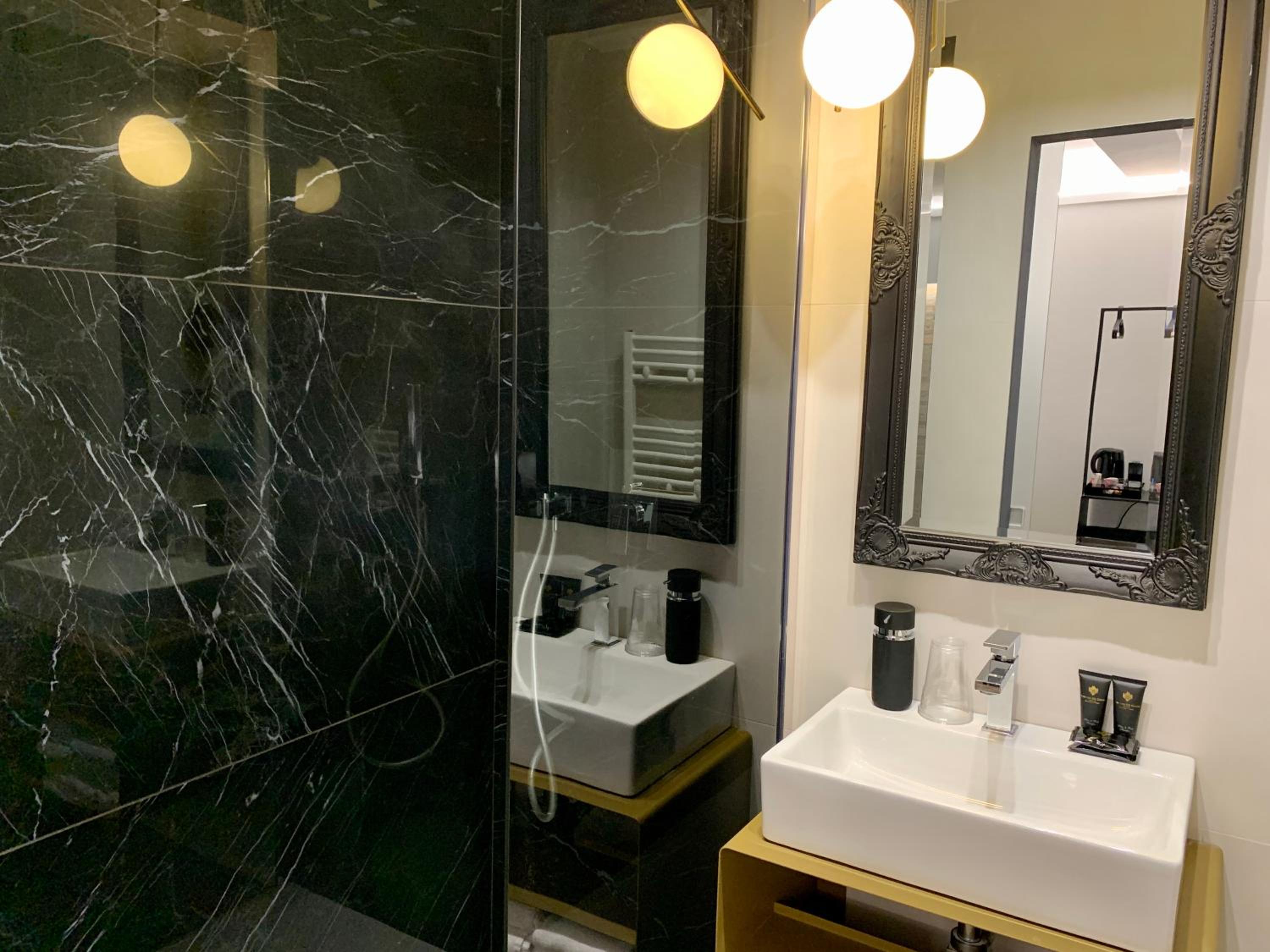 Toledo Boutique Rooms