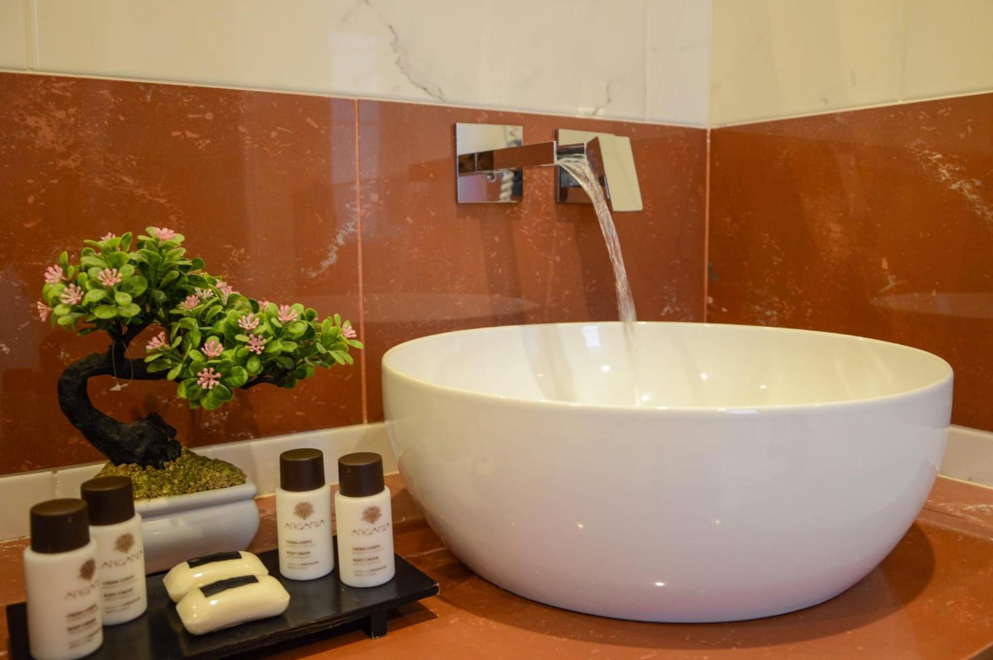 Il Casanova en Tropea — bathroom