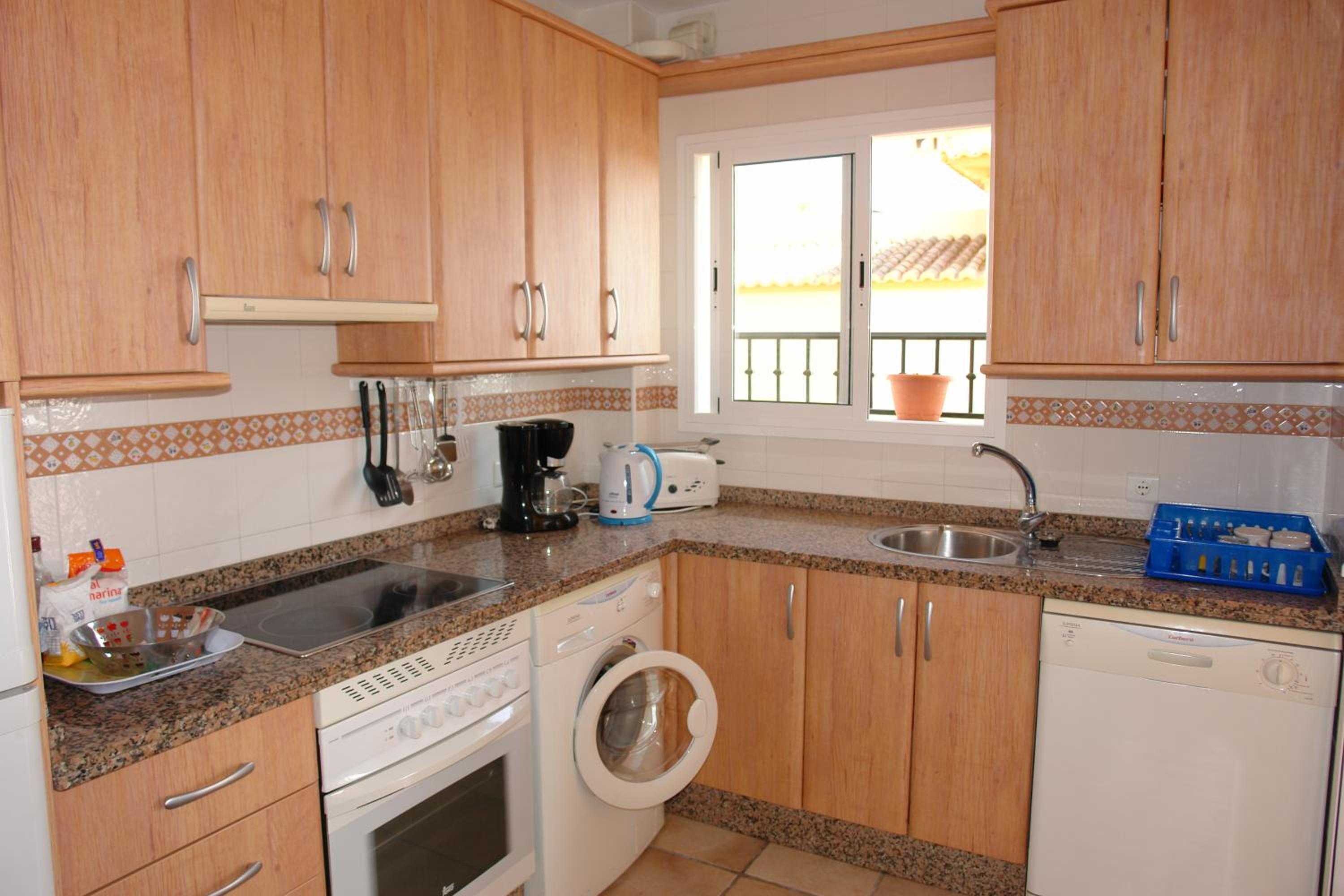 Carabeo 2000 2.3 en Nerja — kitchen