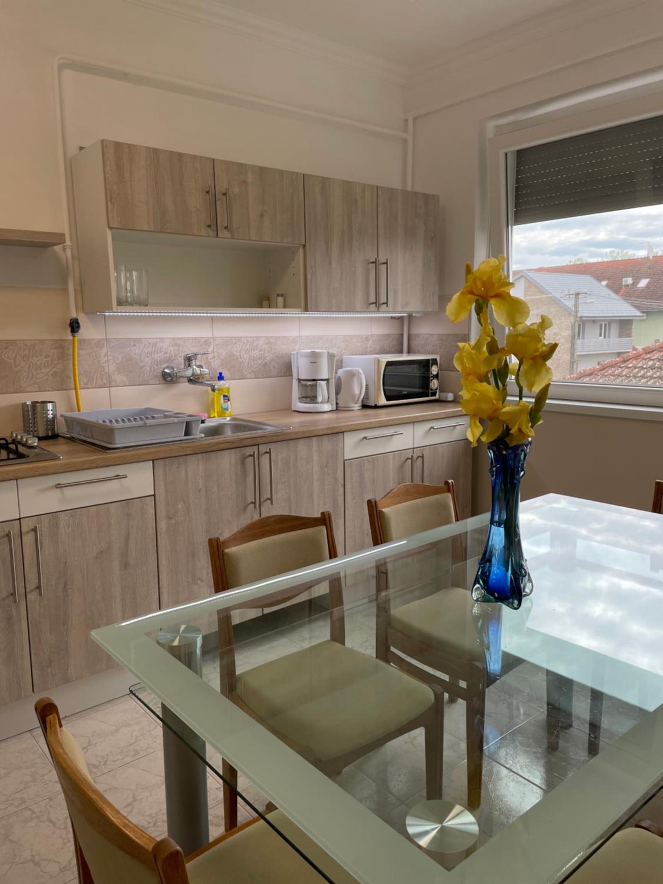 Pingvin Cukrászda Apartman felső szint view 2