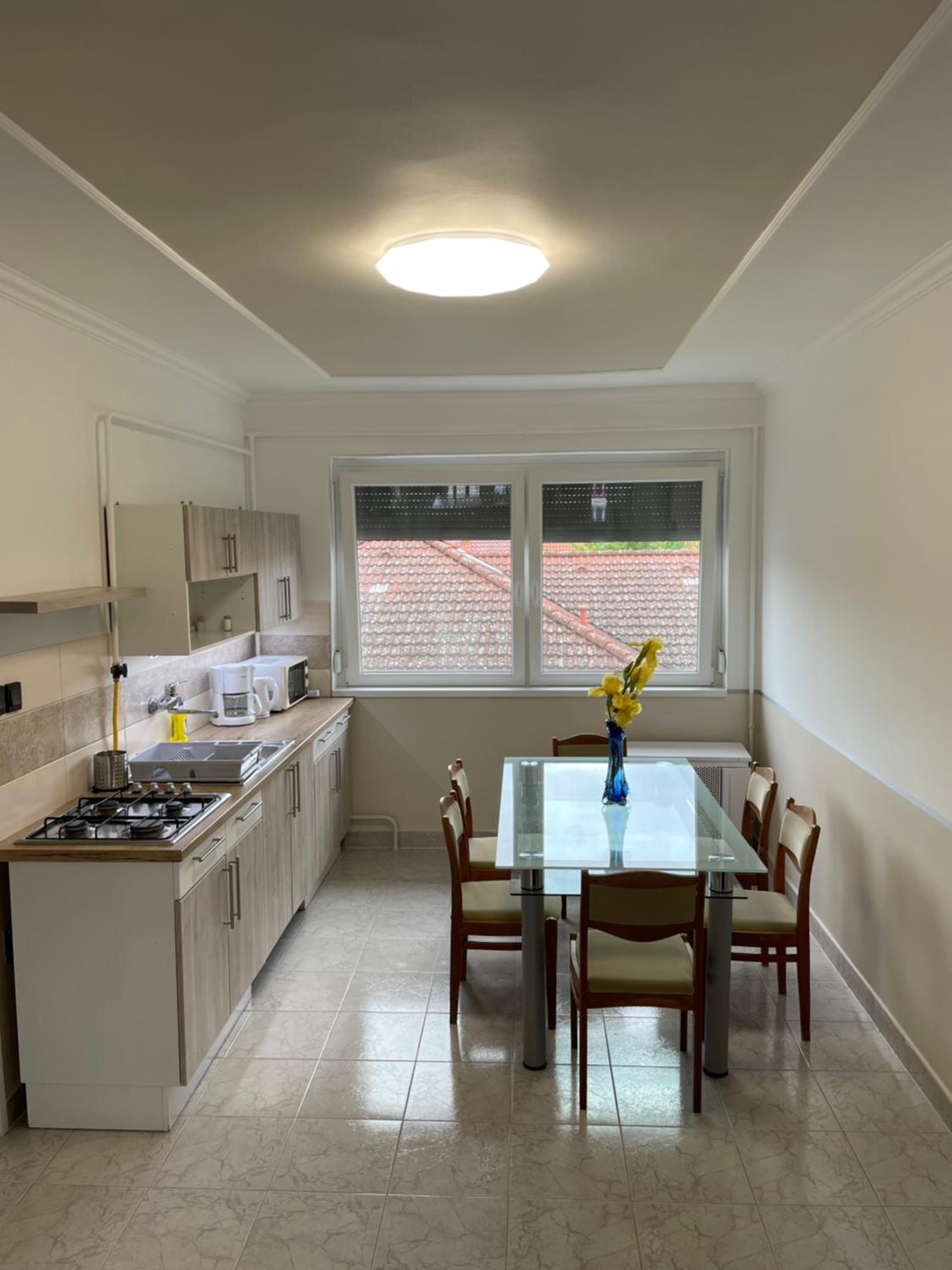Pingvin Cukrászda Apartman felső szint view 5