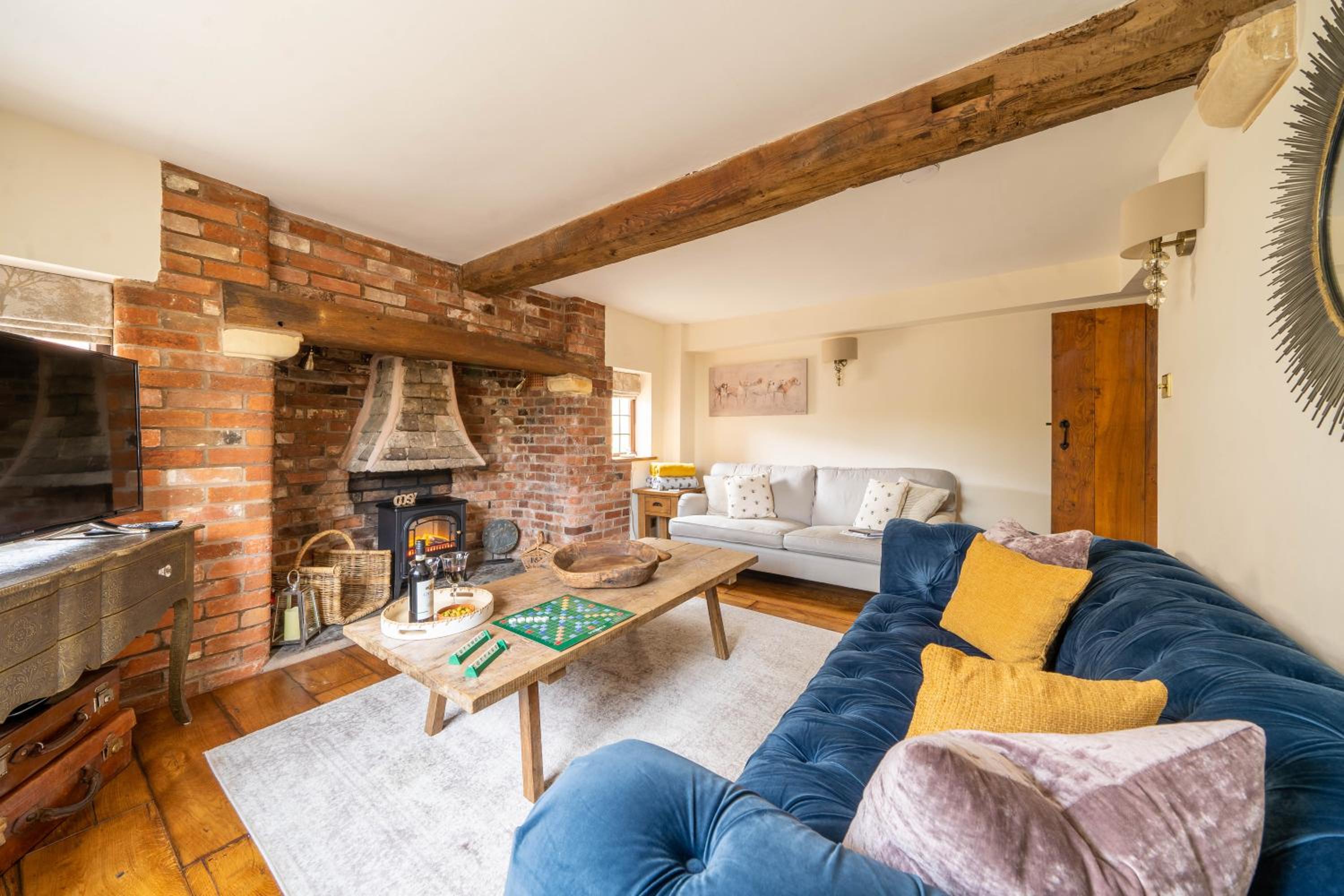 Cotswold Thatched Cottage view 4