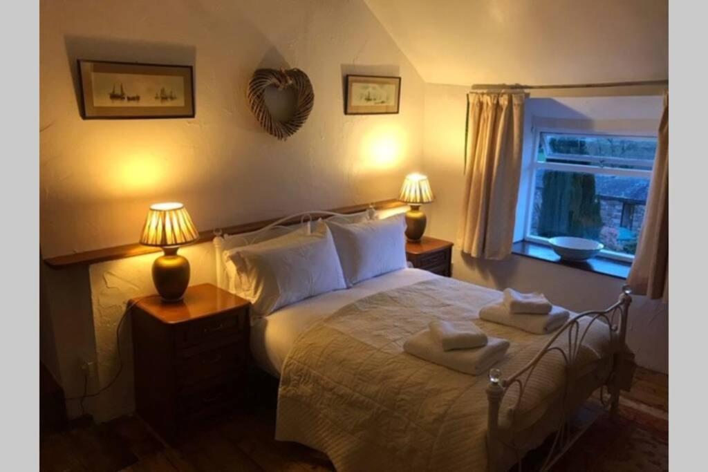 Historic 17th century farmhouse in Wales view 3