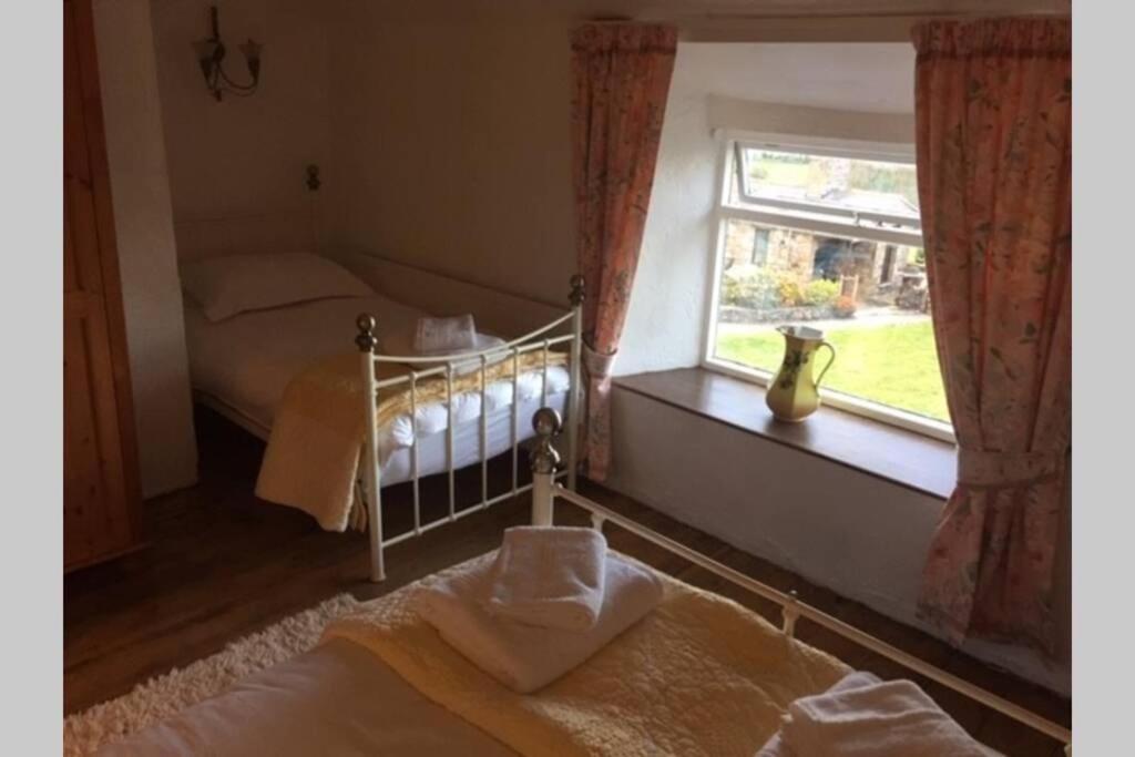 Historic 17th century farmhouse in Wales view 4