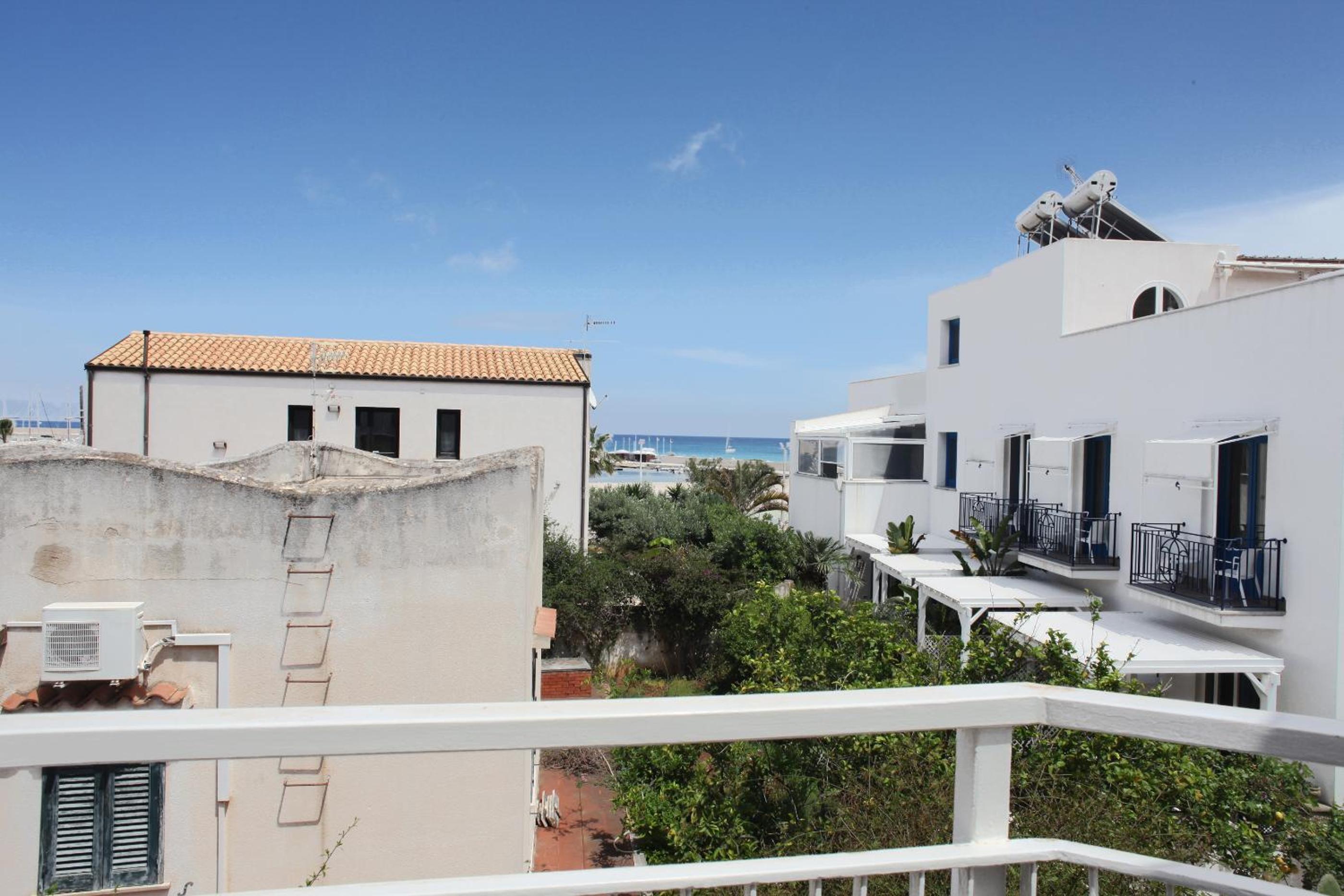 BeachSide Rooms & Suites view 5