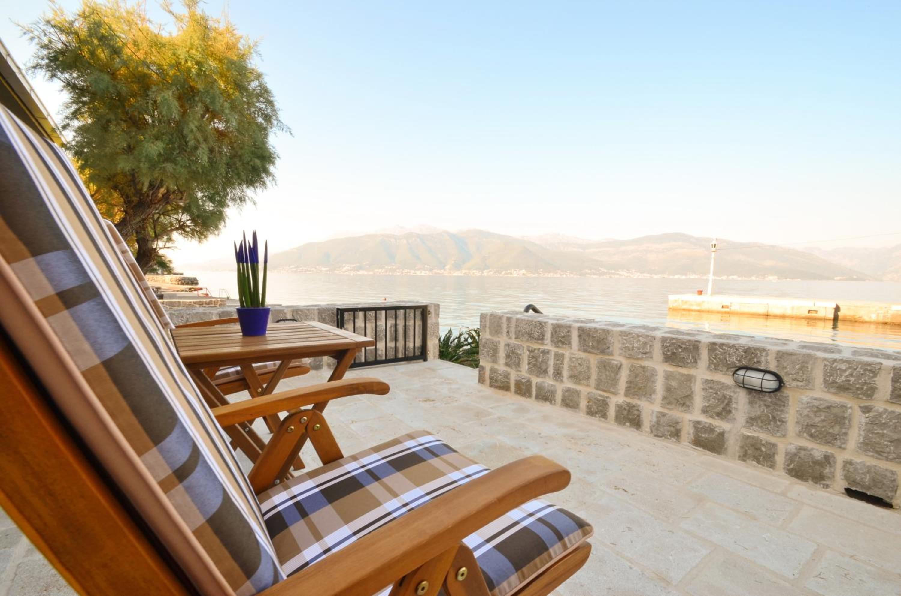 Leut Stone Residence view 4