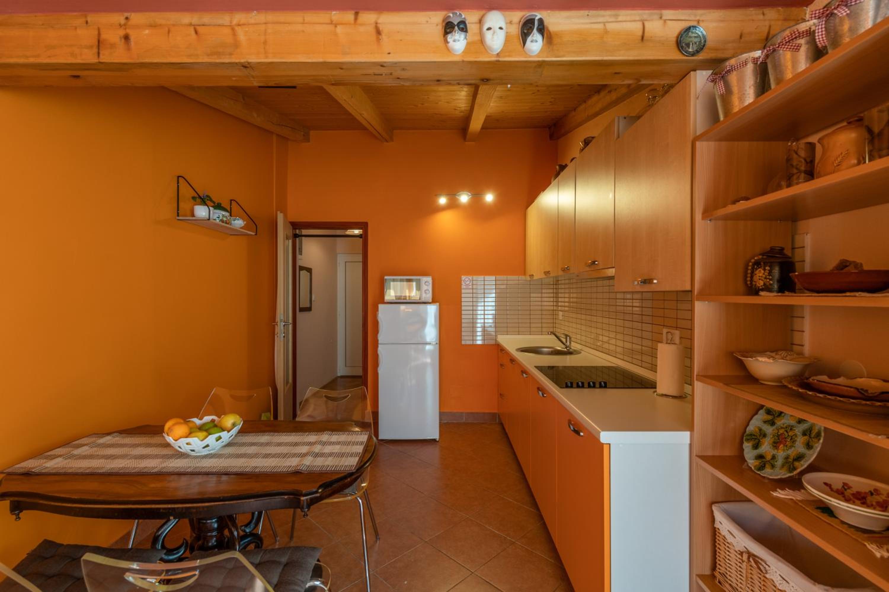 Apartment Orange 29 view 4