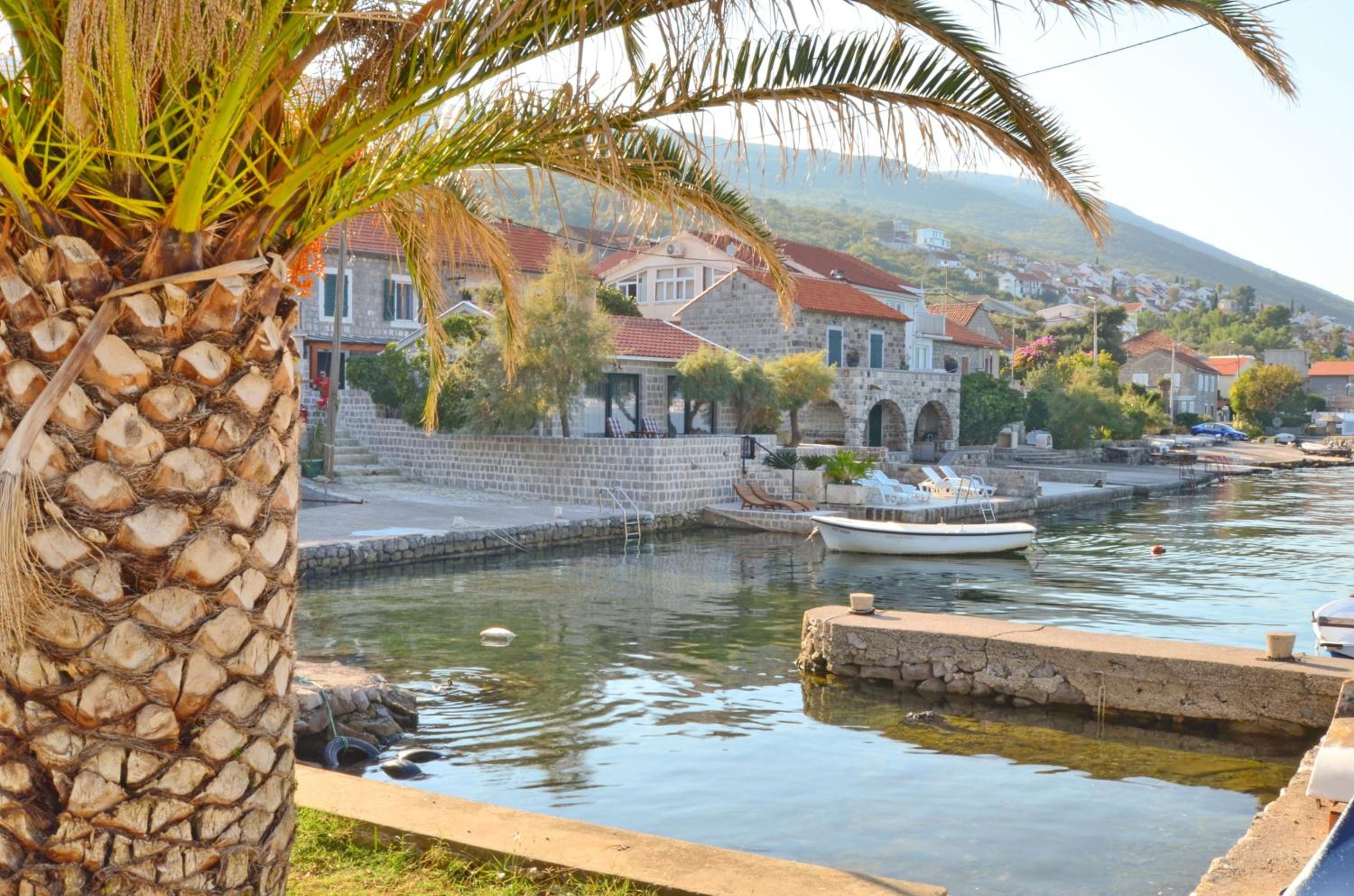 Leut Stone Residence view 3
