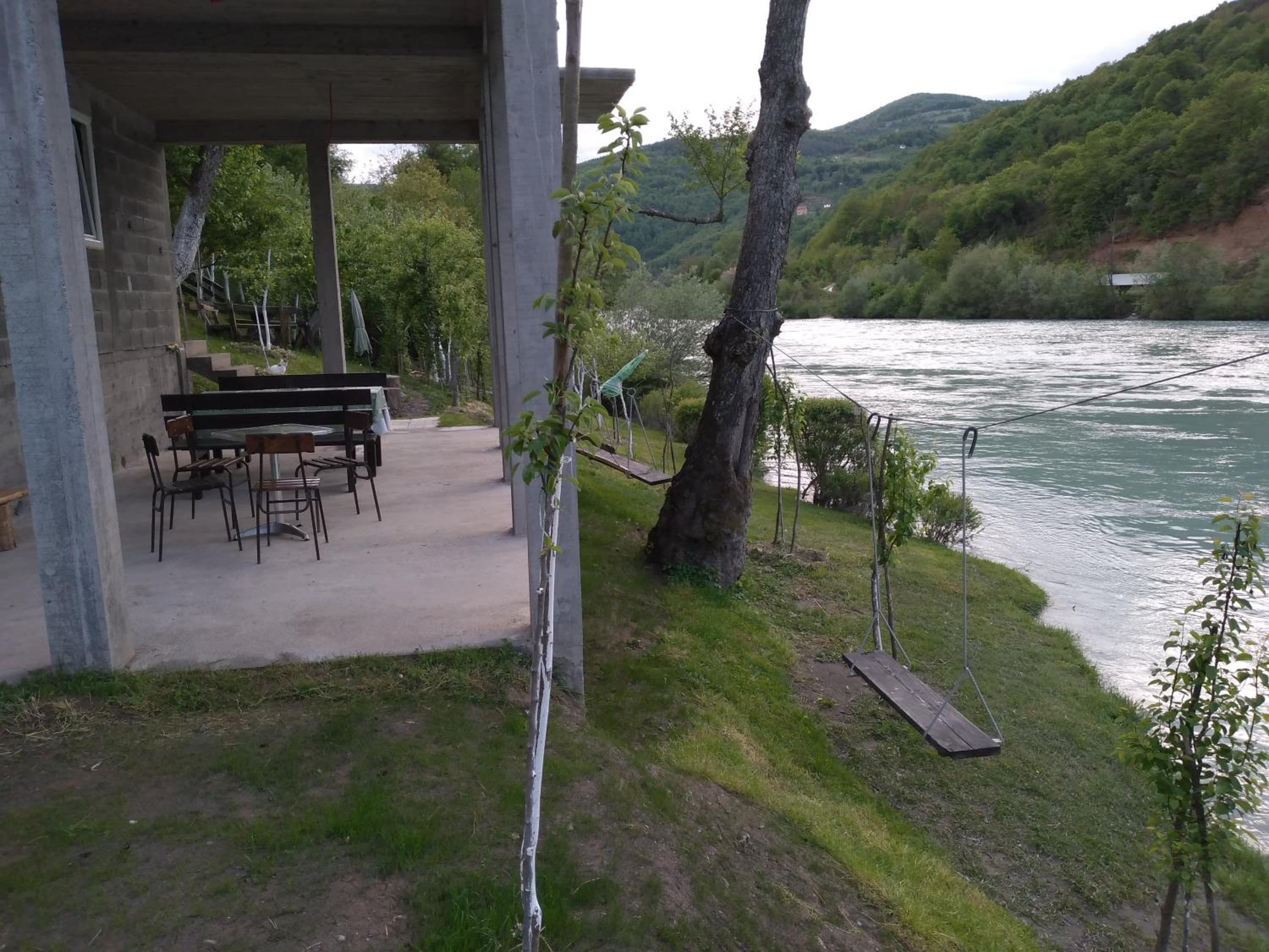 Vikendica pored Drine Foča