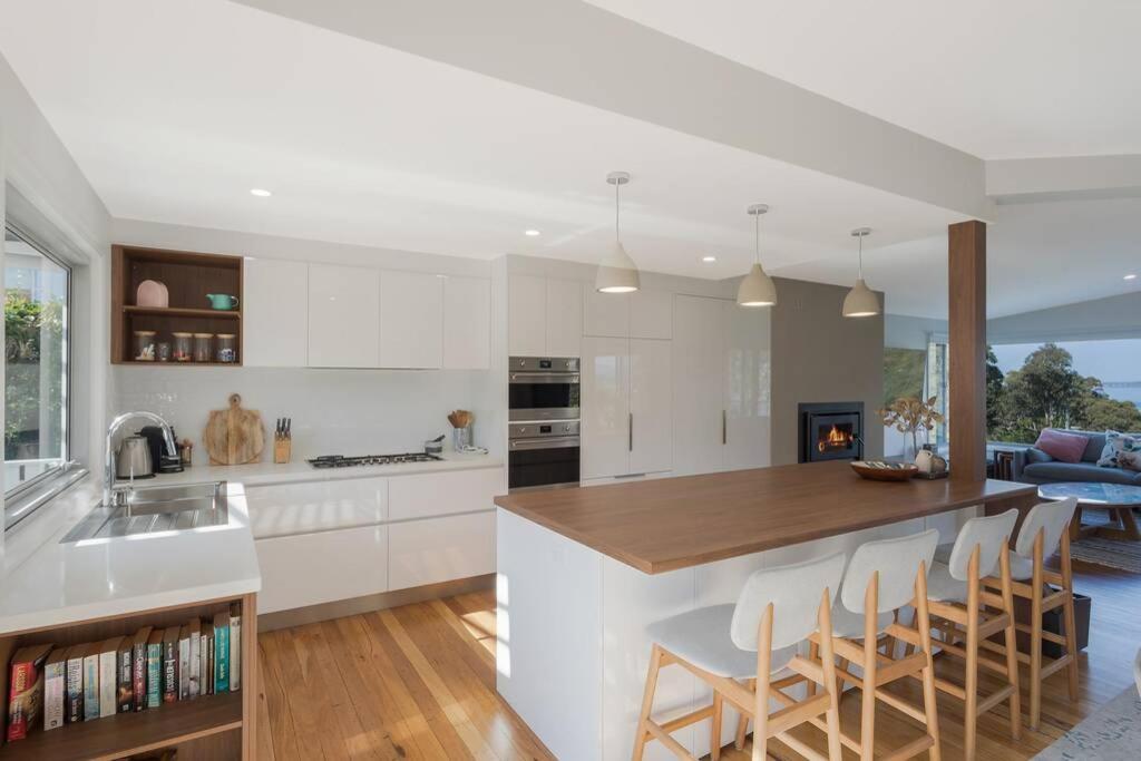 ADS on Collins - 4 bedroom and Pet Friendly
