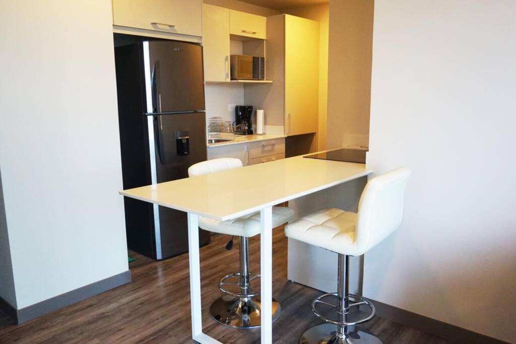Amazing views SJO, Cozy, Equipped. 24/7 Concierge