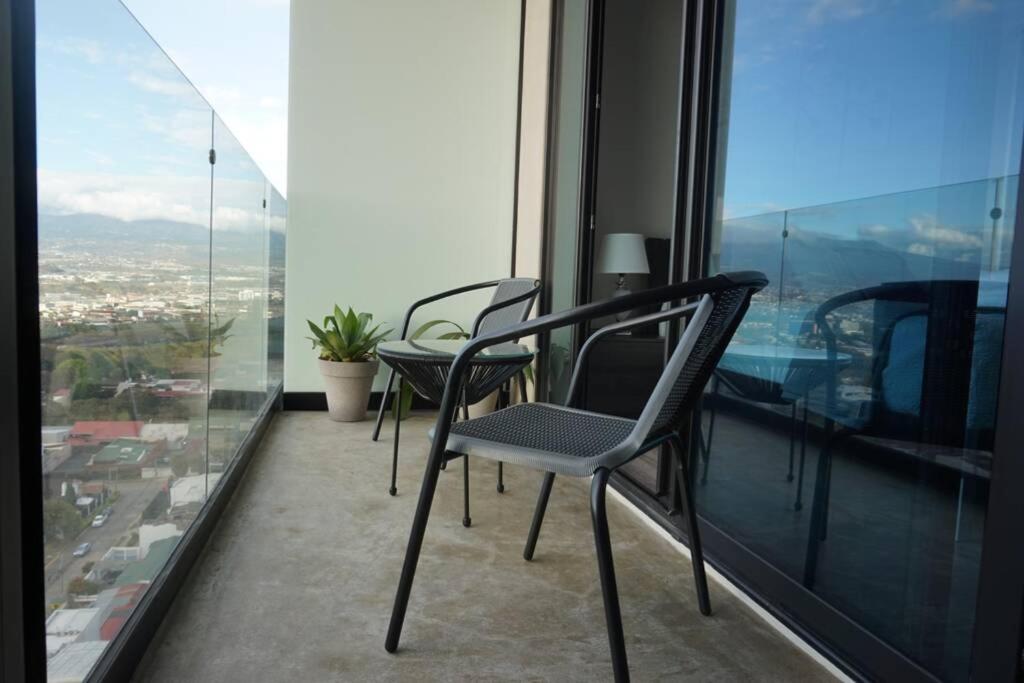 Amazing views SJO, Cozy, Equipped. 24/7 Concierge