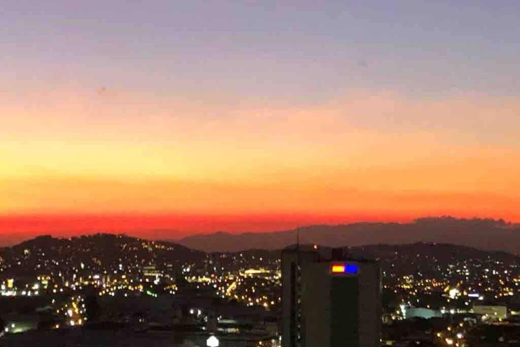 Amazing views SJO, Cozy, Equipped. 24/7 Concierge