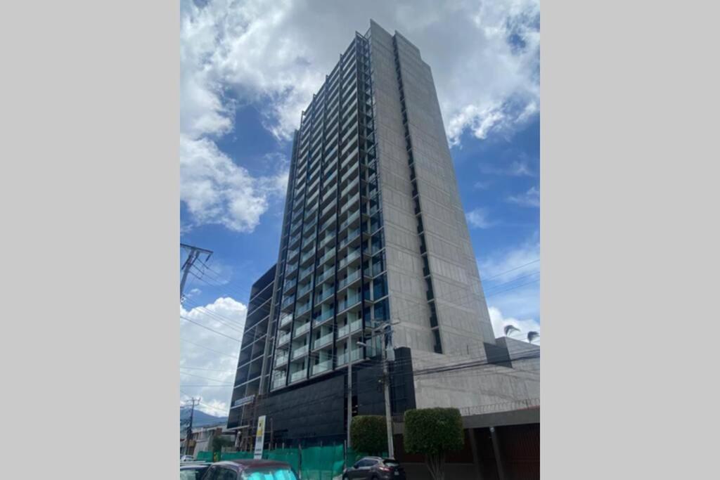 Amazing views SJO, Cozy, Equipped. 24/7 Concierge