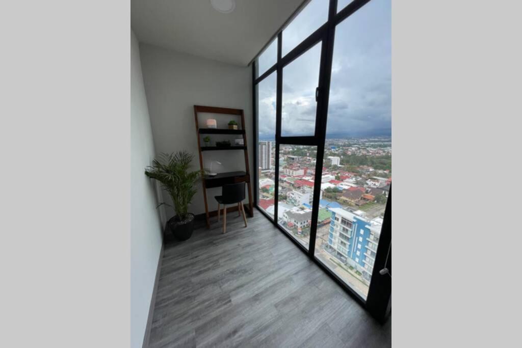 Amazing views SJO, Cozy, Equipped. 24/7 Concierge