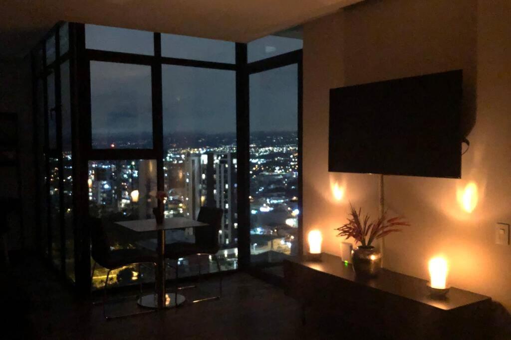 Amazing views SJO, Cozy, Equipped. 24/7 Concierge