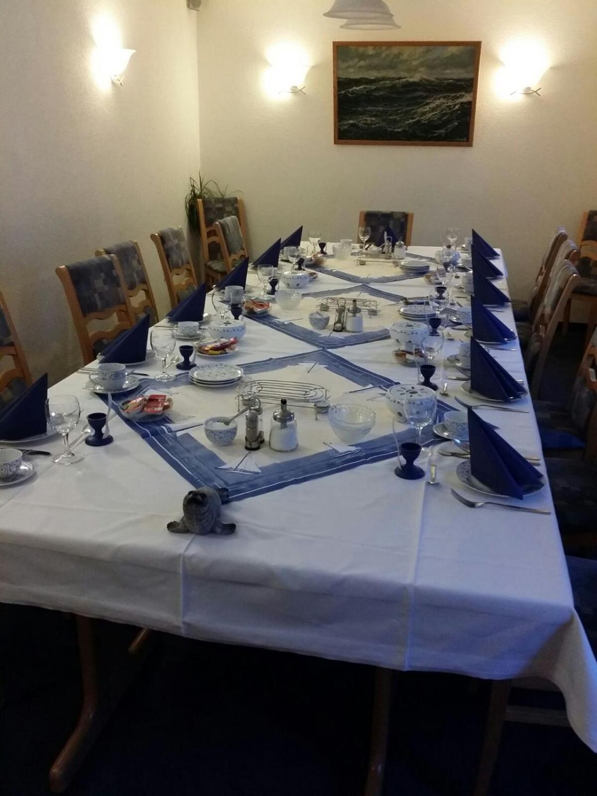 Fewo Rose en Norden — dining