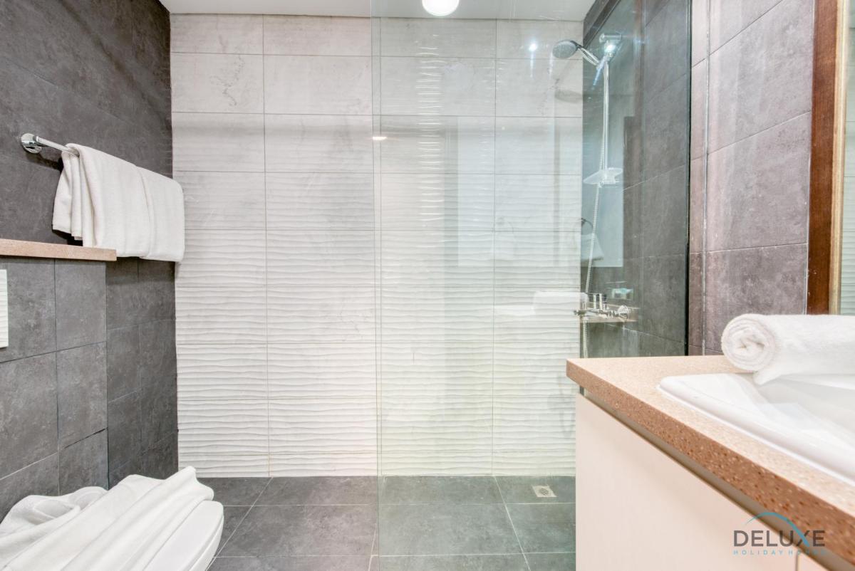 Splendid 2BR in Victoria Residency Al Furjan by Deluxe Holiday Homes