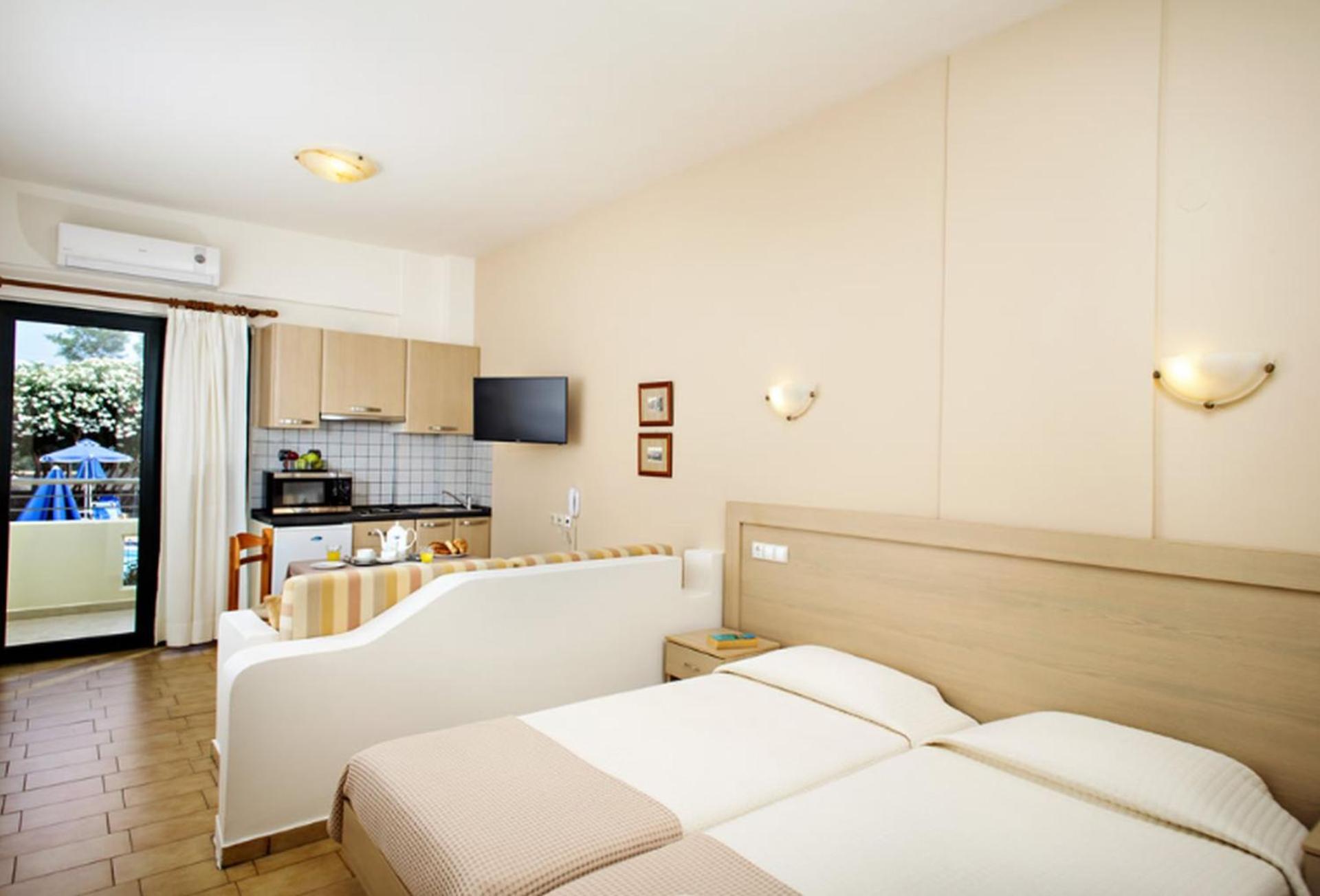Lili Apartments,oasis 2,5 km from Hania center view 5