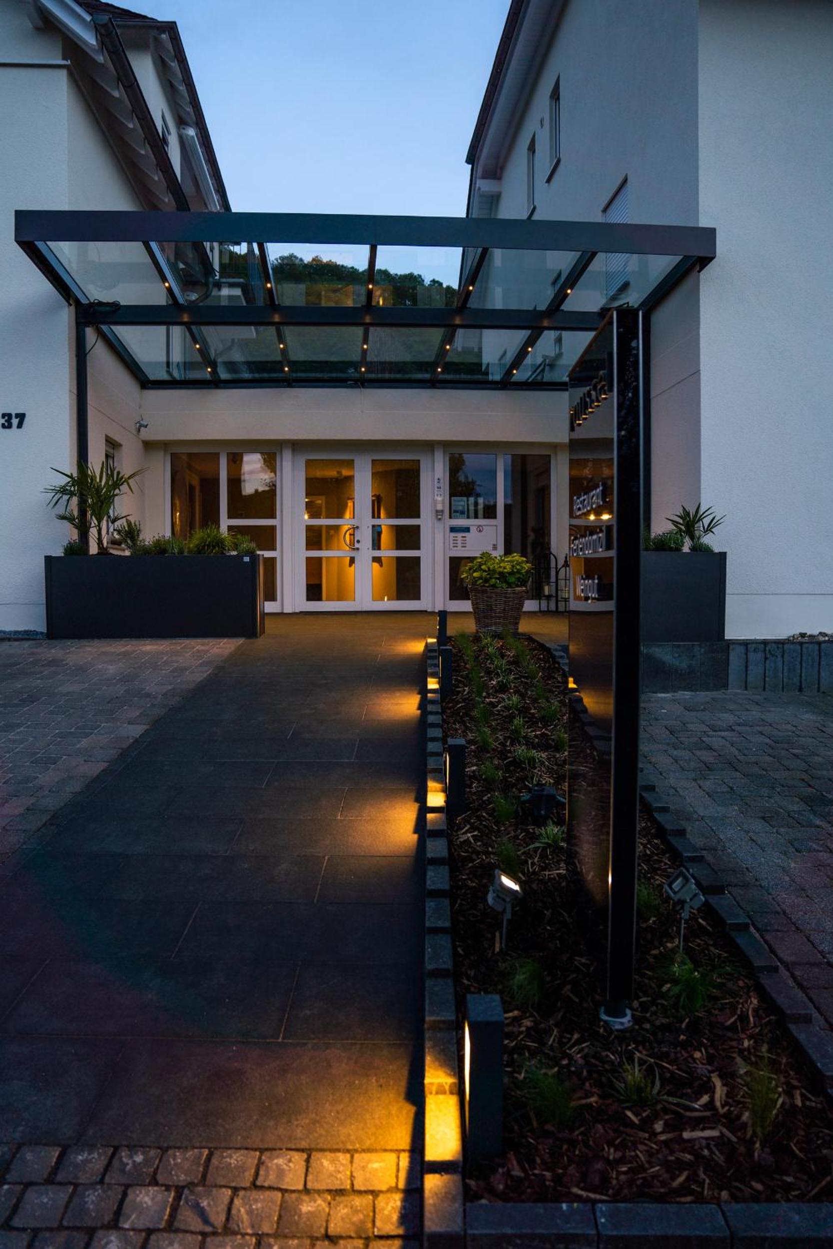 Roussel Hotel Restaurant