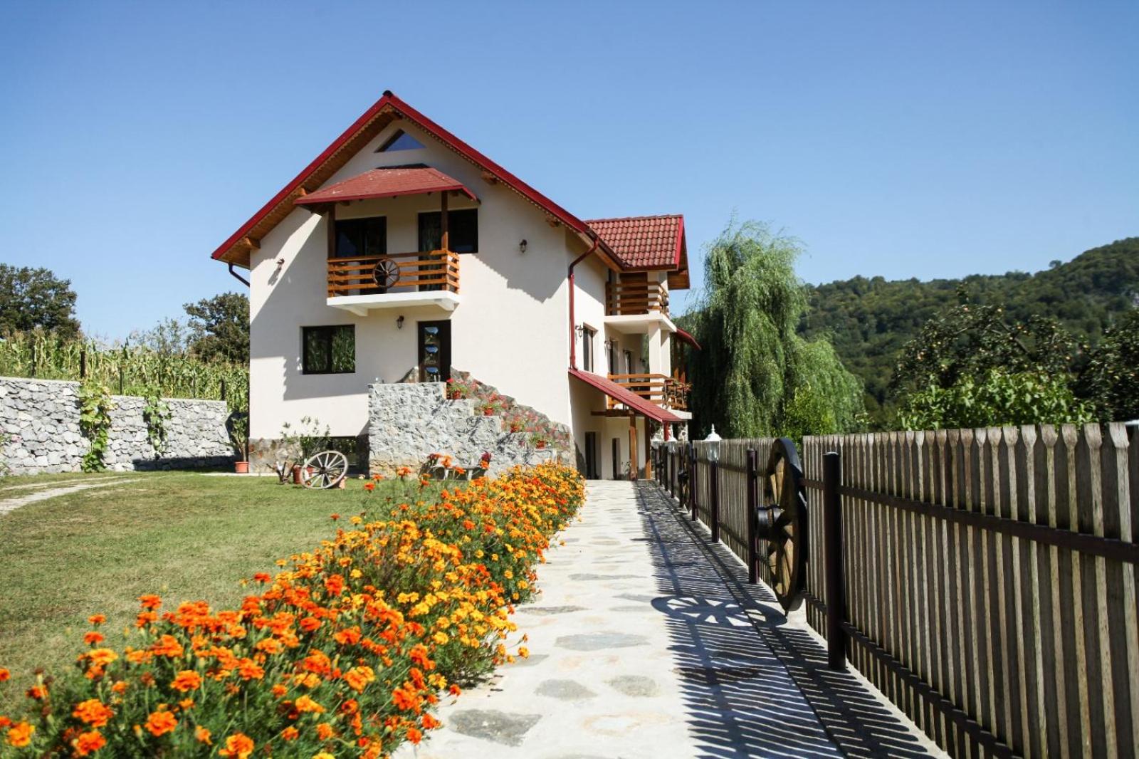 Photo 18