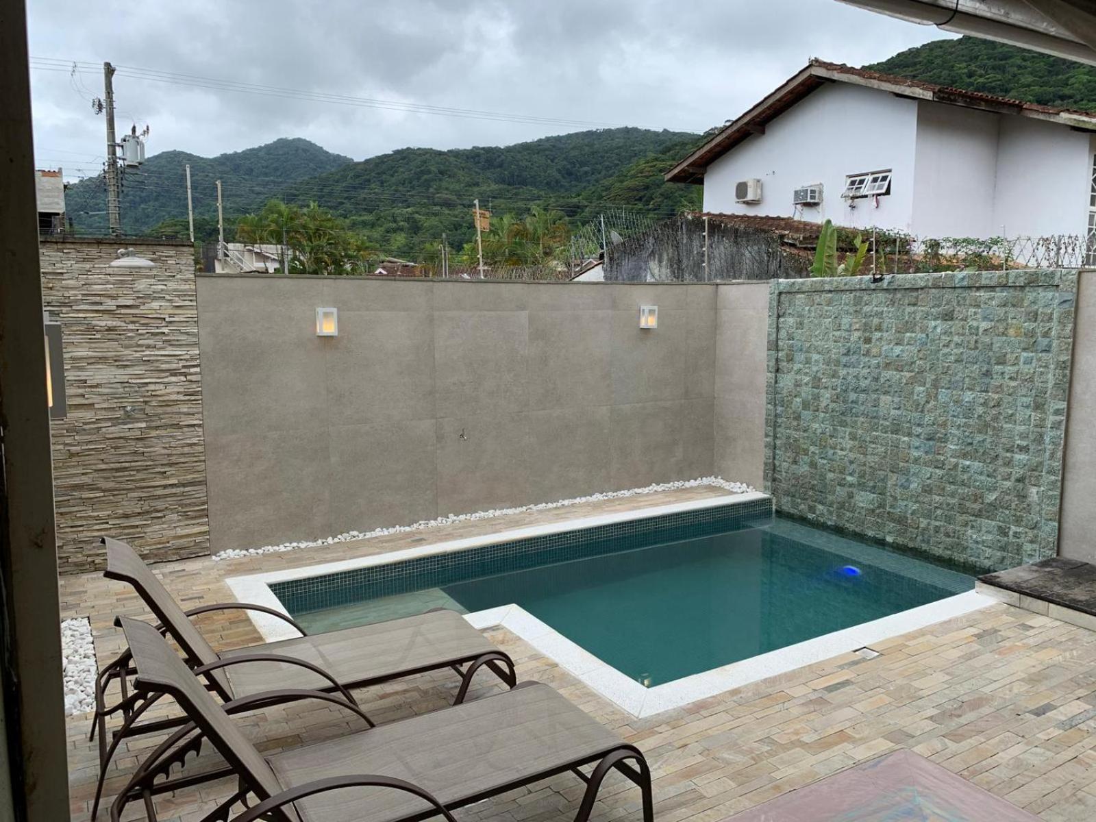 Casa em condomínio fechado, com piscina privativa em Juquehy