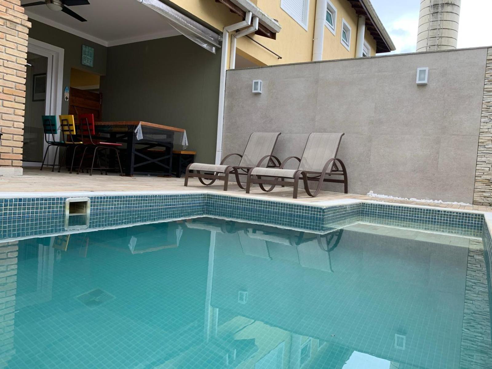Casa em condomínio fechado, com piscina privativa em Juquehy