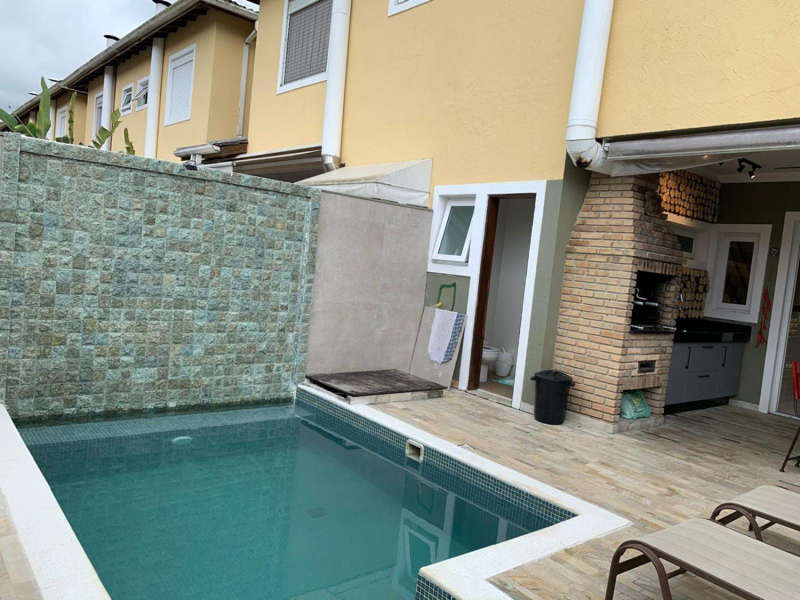 Casa em condomínio fechado, com piscina privativa em Juquehy