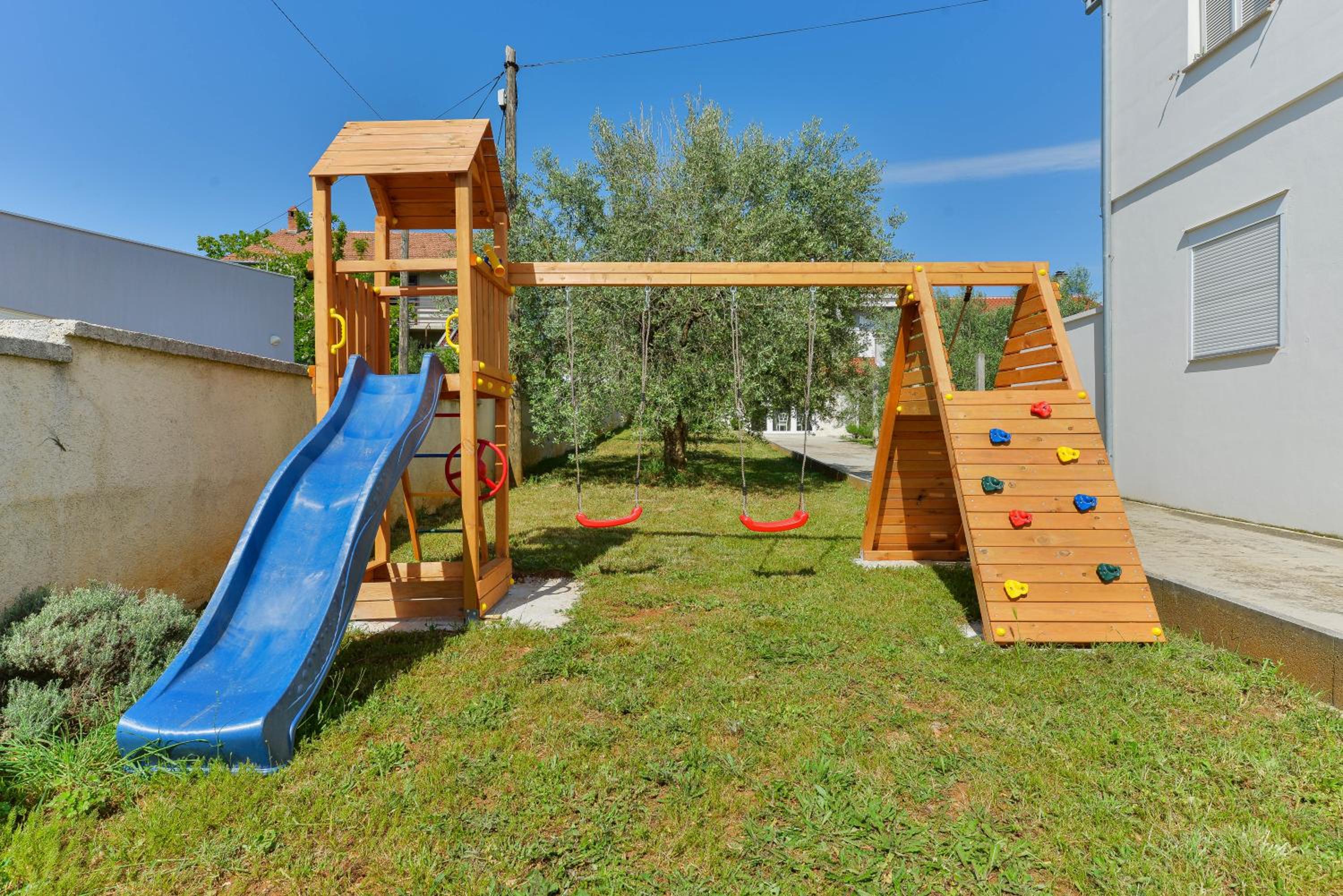 HACIENDA MIA with private pool,BBQ,parking view 3