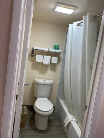 Texas Inn Seguin view 4