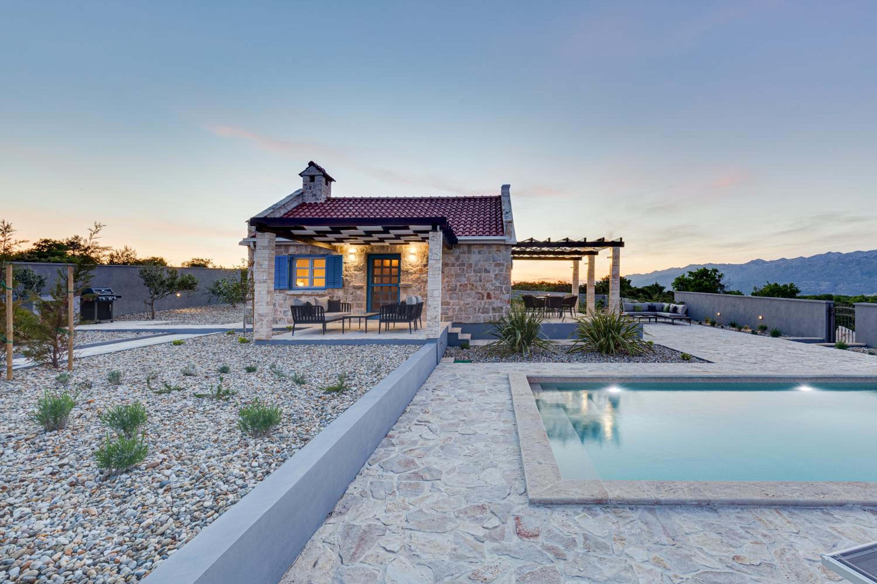Stonehouse Milan view 5