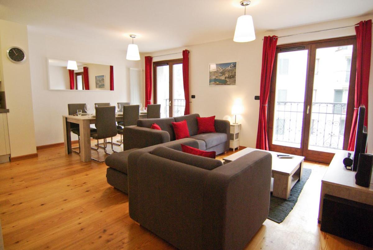 4-star apartments in Chamonix centre with free private parking view 4