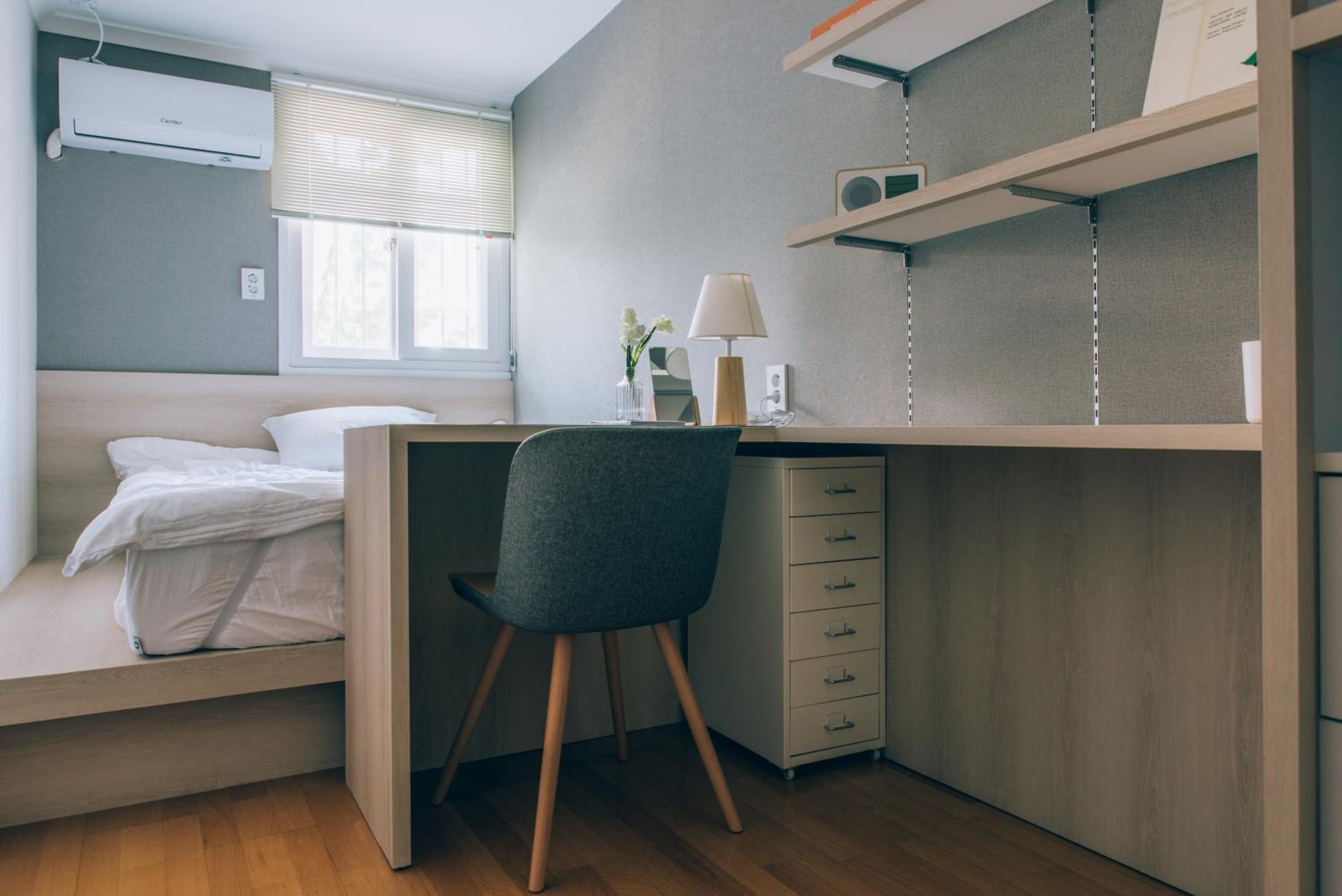 hotel room