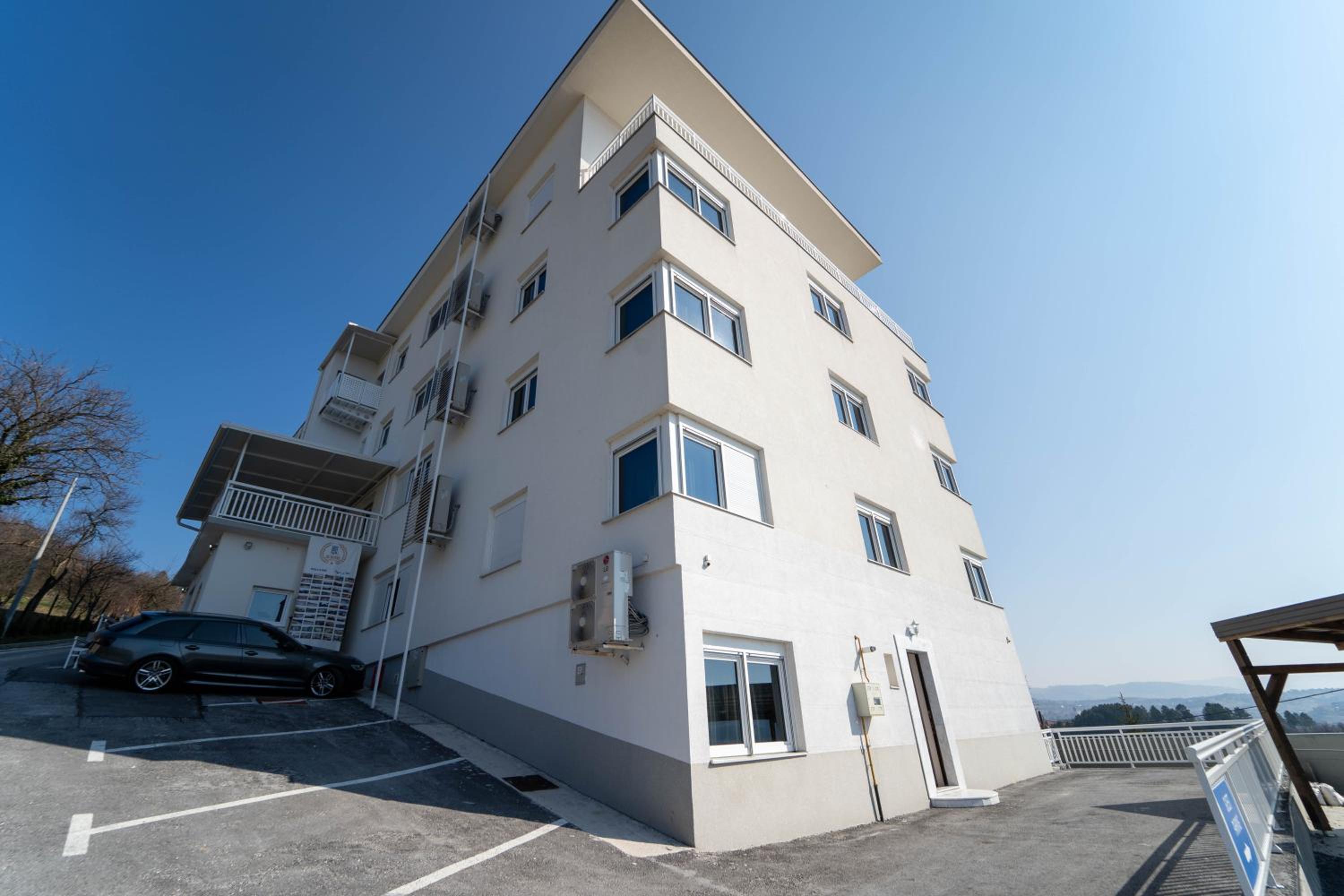 Al Hayat Apartments