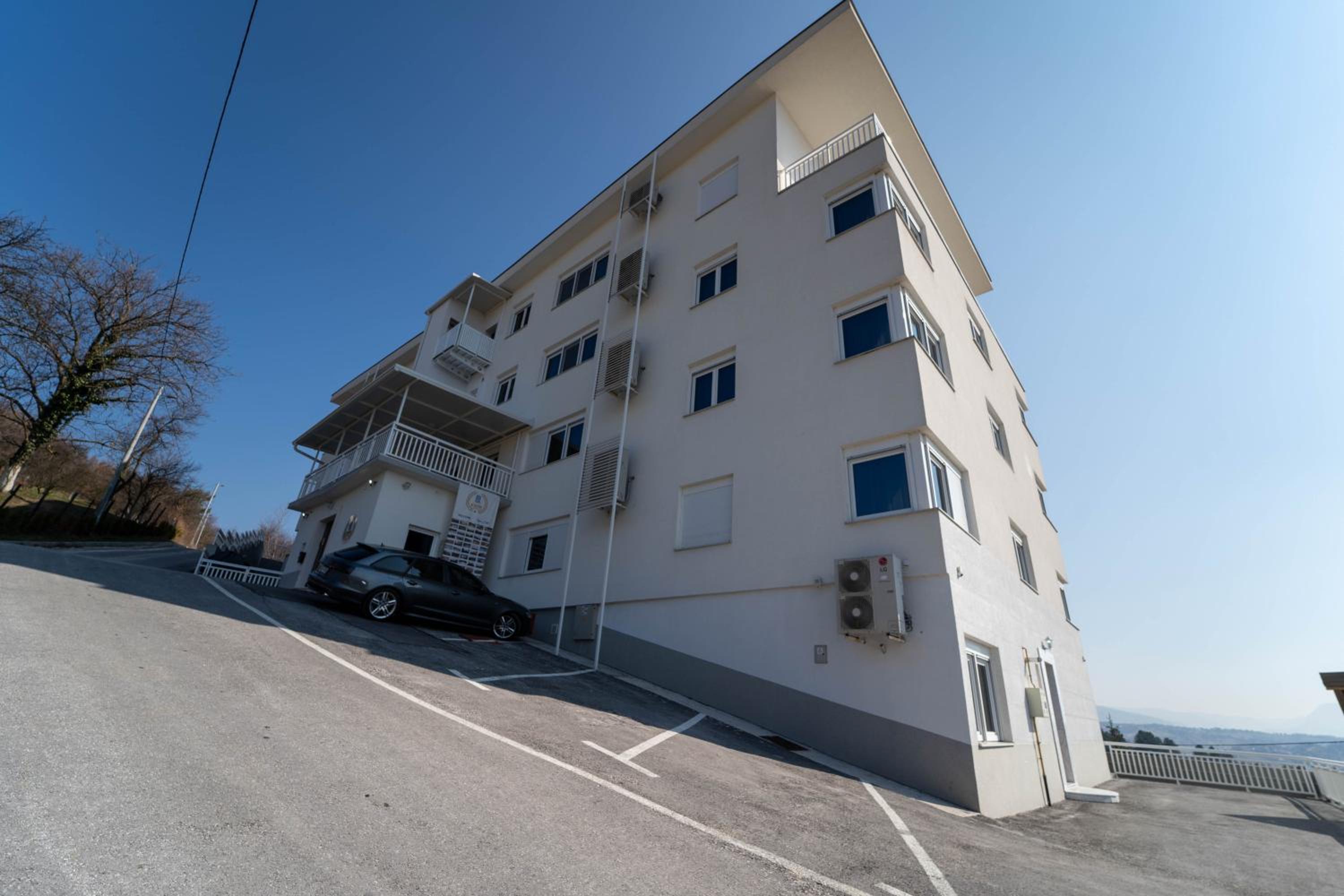 Al Hayat Apartments