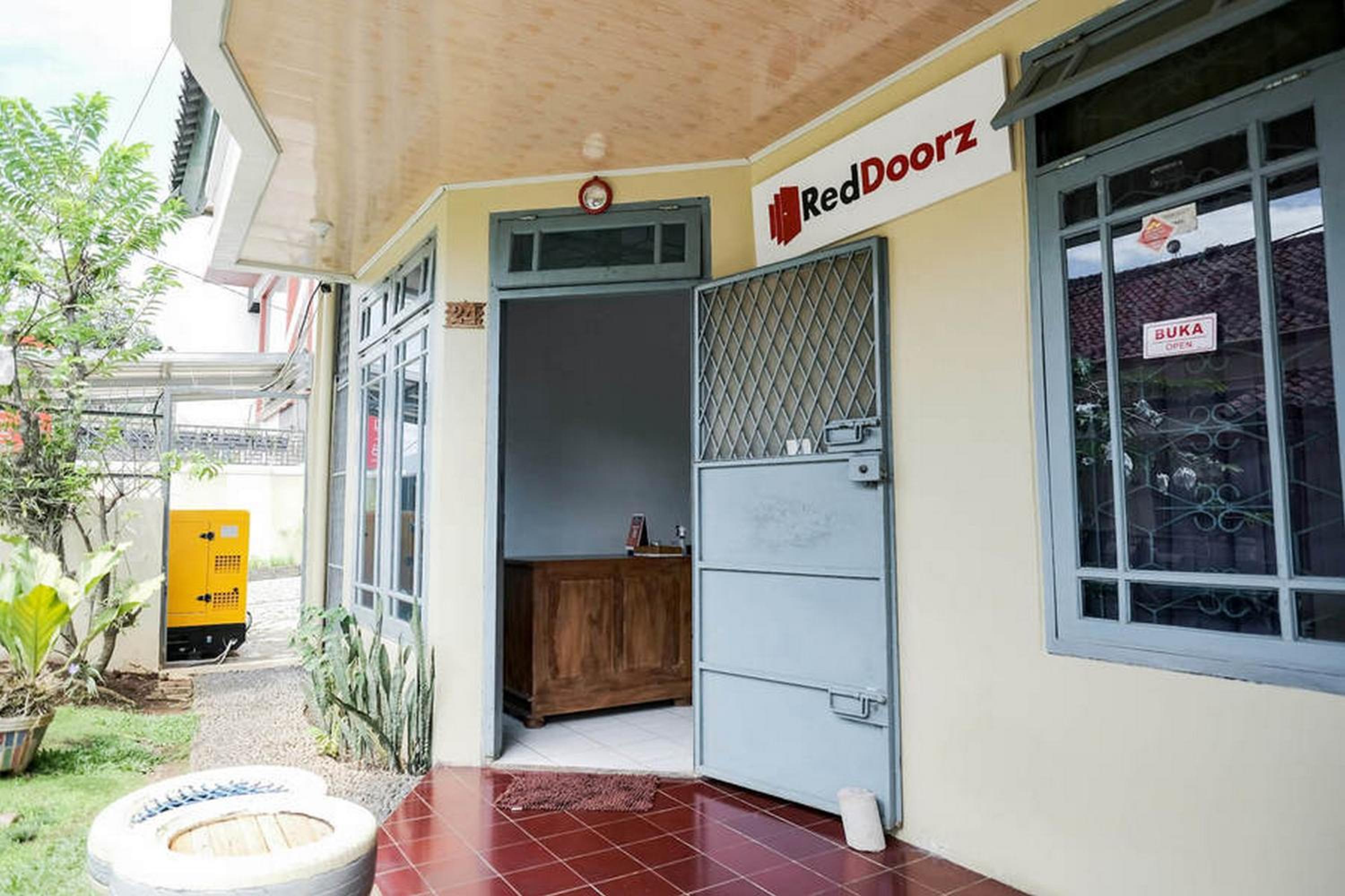 RedDoorz Syariah near Gatot Subroto Lampung 4 view 3