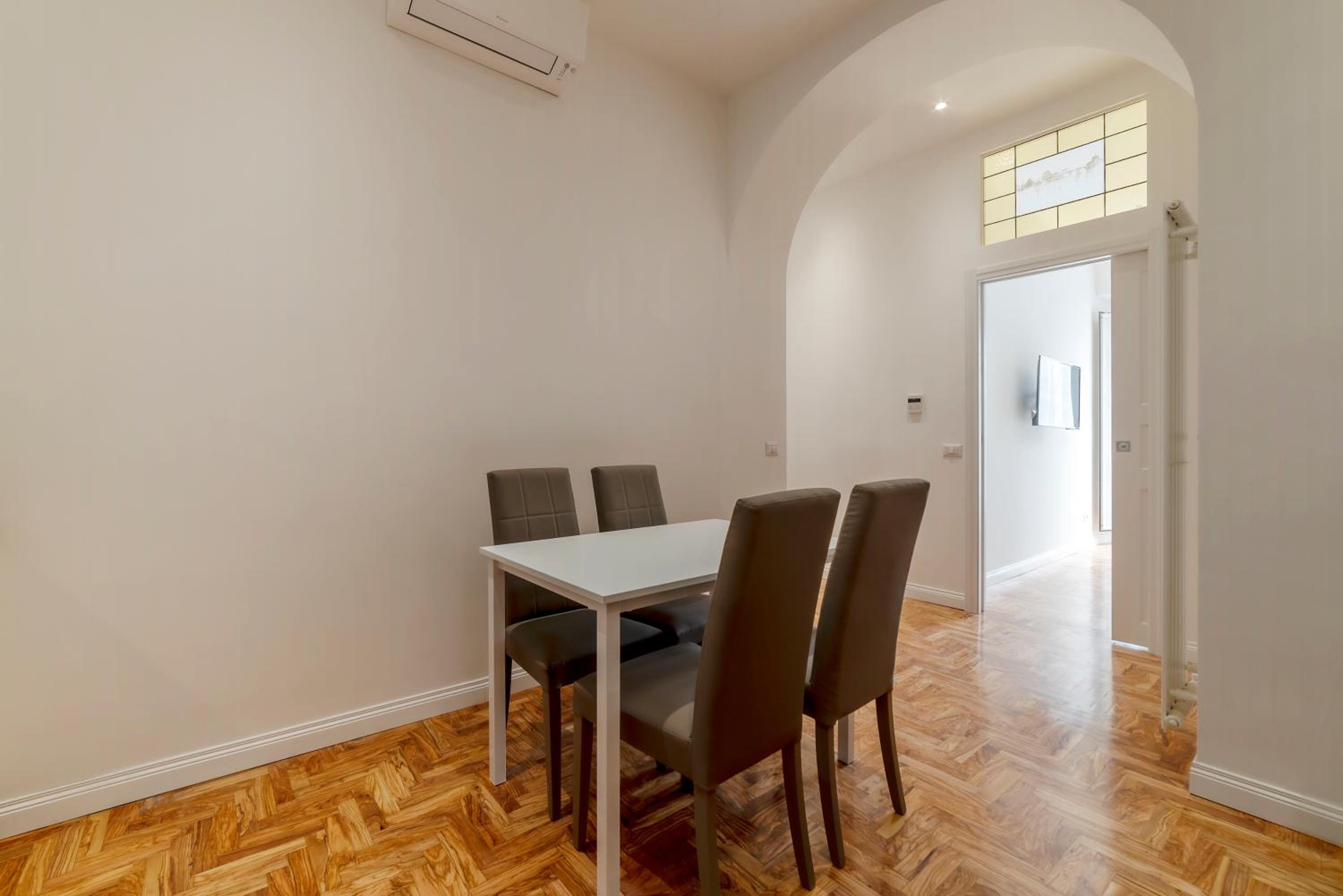 GuestHost - Rione Prati Elegant Apartment with Balcony