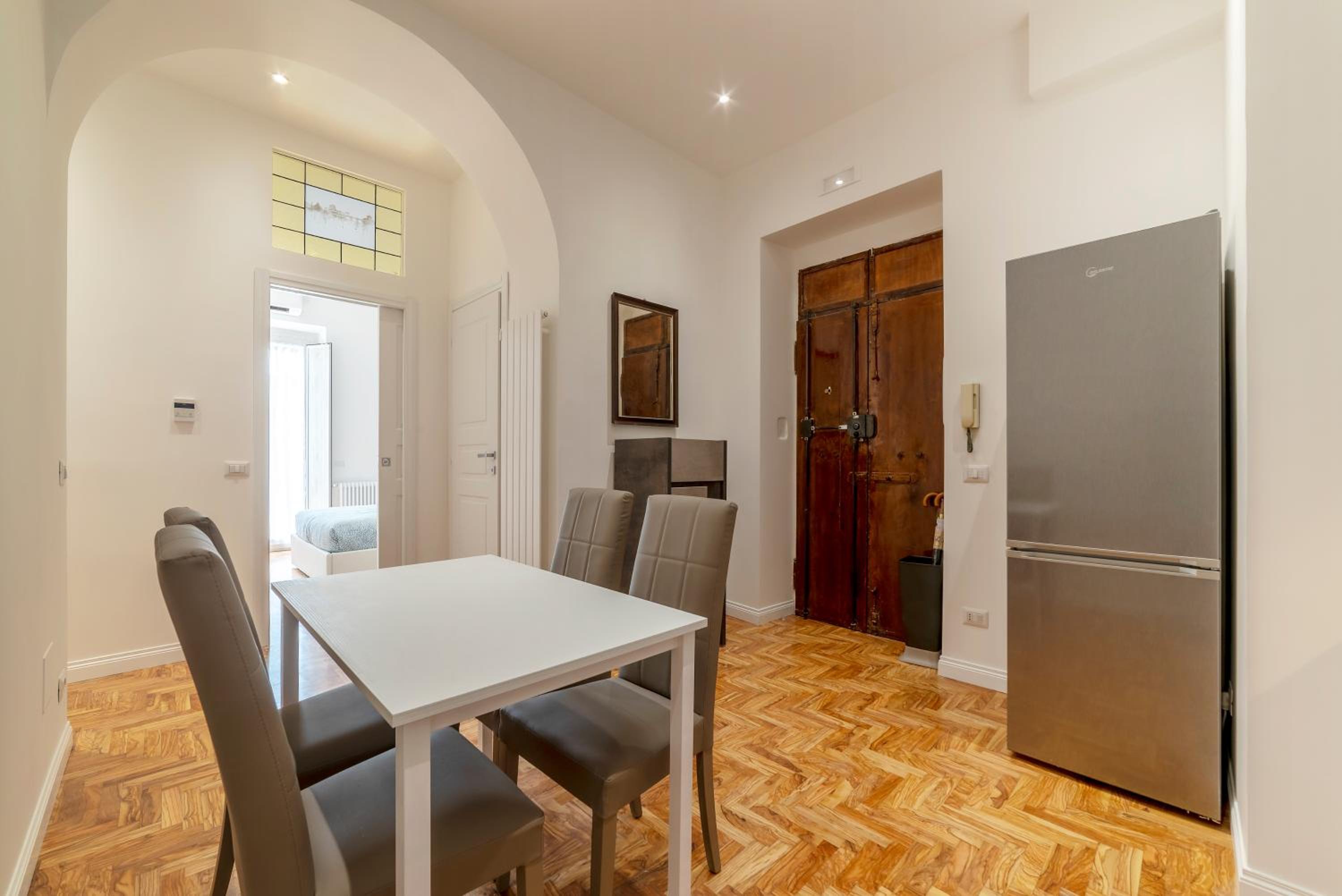 GuestHost - Rione Prati Elegant Apartment with Balcony