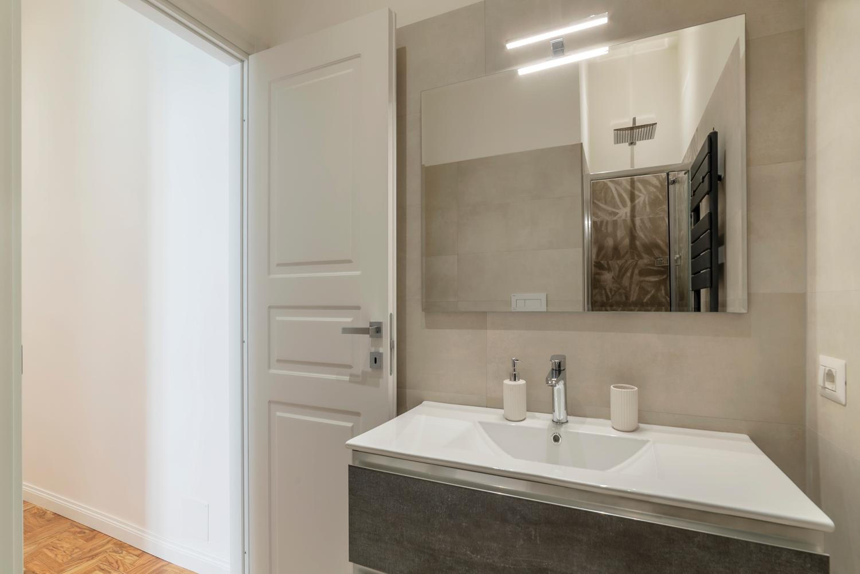 GuestHost - Rione Prati Elegant Apartment with Balcony