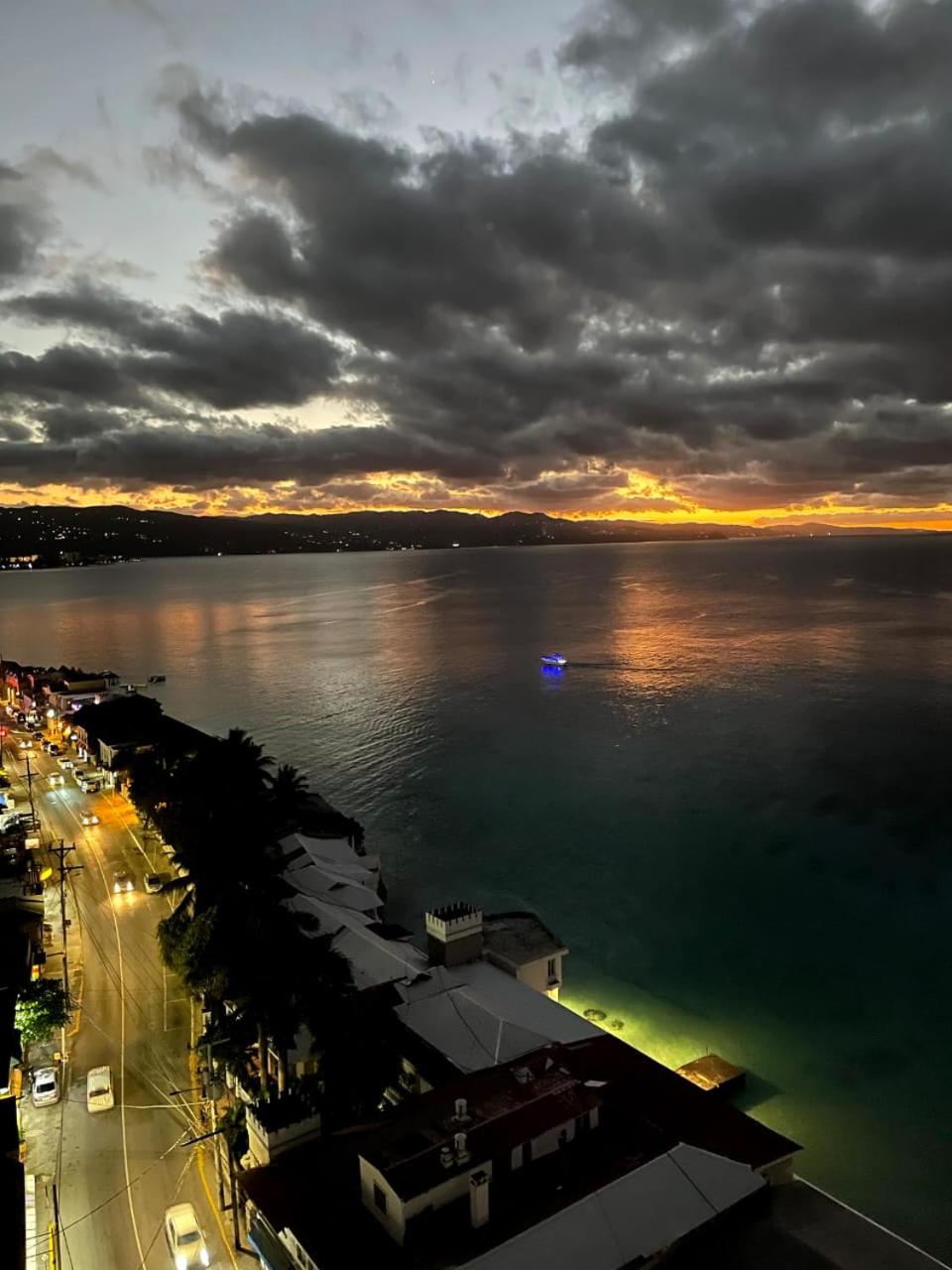 Deluxe Montego Bay Club Studio & Suites