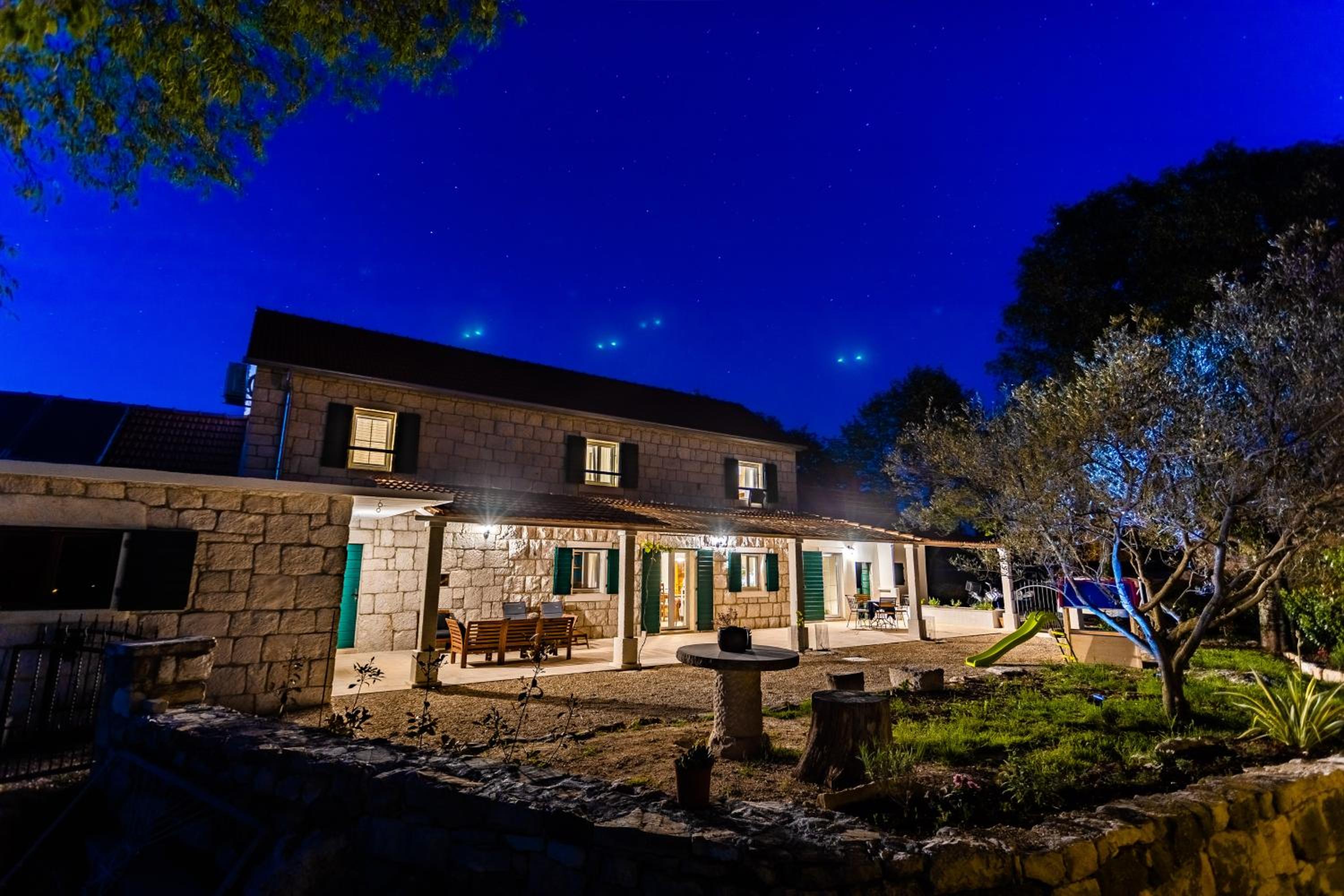 Charming stone house with private pool & jacuzzi - Holiday Home Vera view 3